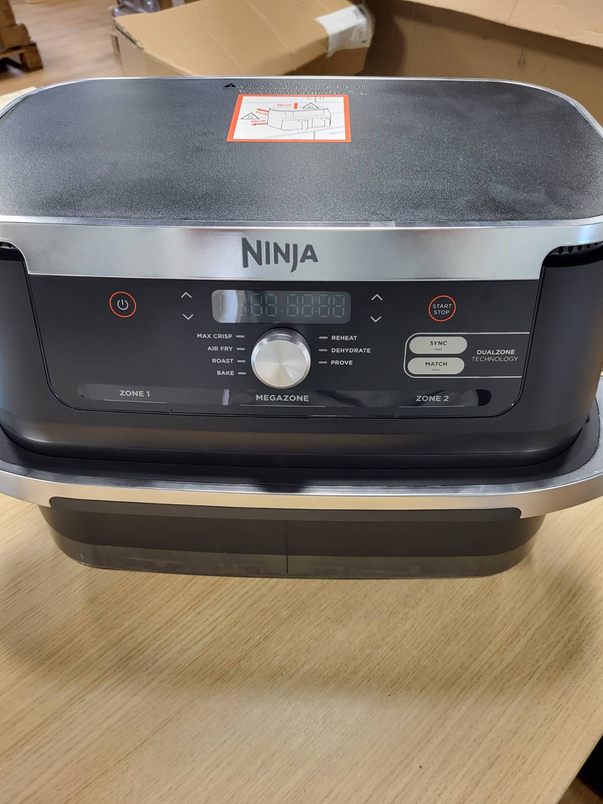 162041 - NINJA Fritezë me Ajër Foodi FlexDrawer, Zyrtar 7-në-1, Kapacitet i Madh 10.4L, Zonë e Dyfishtë me Ndarës të Lëvizshëm, Sirtar i Lajmës në Lavastovilje, Pjatë Jo–ngjitëse, Pa Vaj, Modeli AF500EU, Ngjyra e Zi