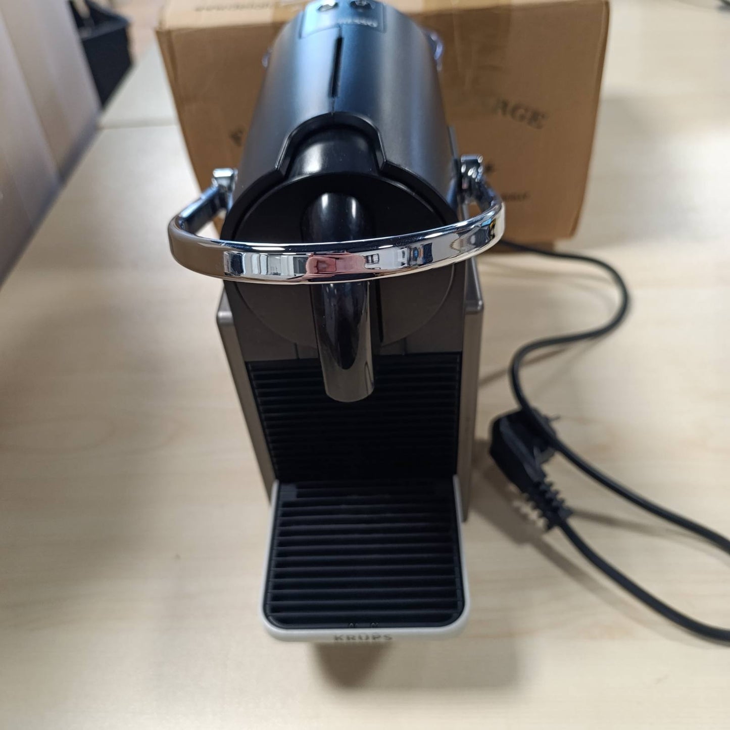 162057 - KRUPS - Makinë kafeje NESPRESSO PIXIE YY5290FD, ngjyrë titanium