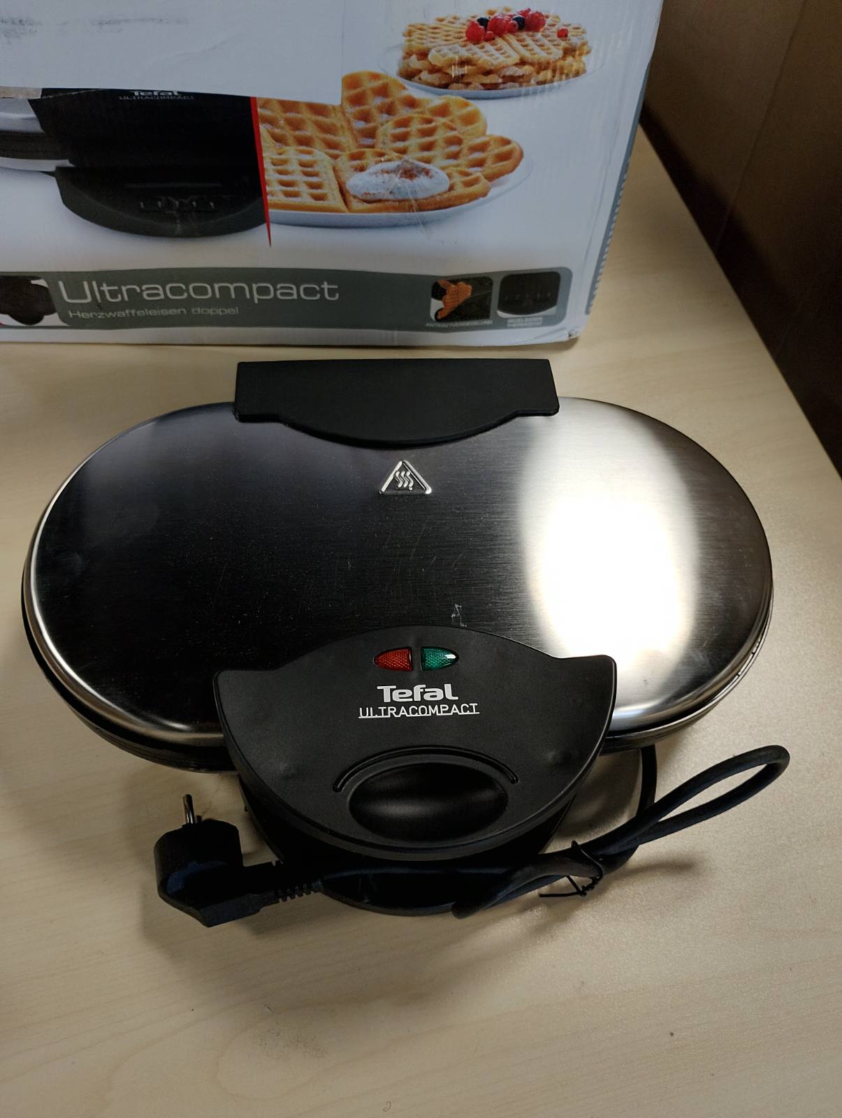 162156 - TEFAL Makinë për Vafla WM 311D, Kapacitet për 10 Vafla, Ngjyra e Zezë, Material Çelik Inox, Fuqia 1200W
