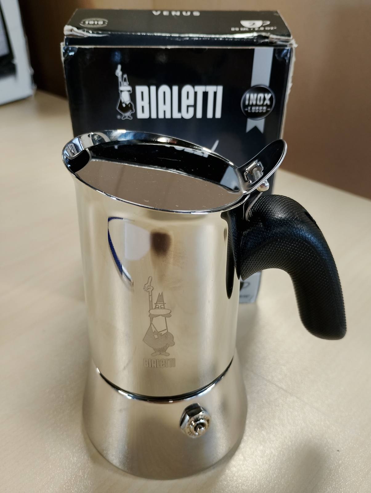 162673 - BIALETTI Nuova Venus - Makinë Kafeje Espresso nga Çeliku Inox, Jo e Përshtatshme për Induksion, Kapaciteti 2 Gota (85 ml)