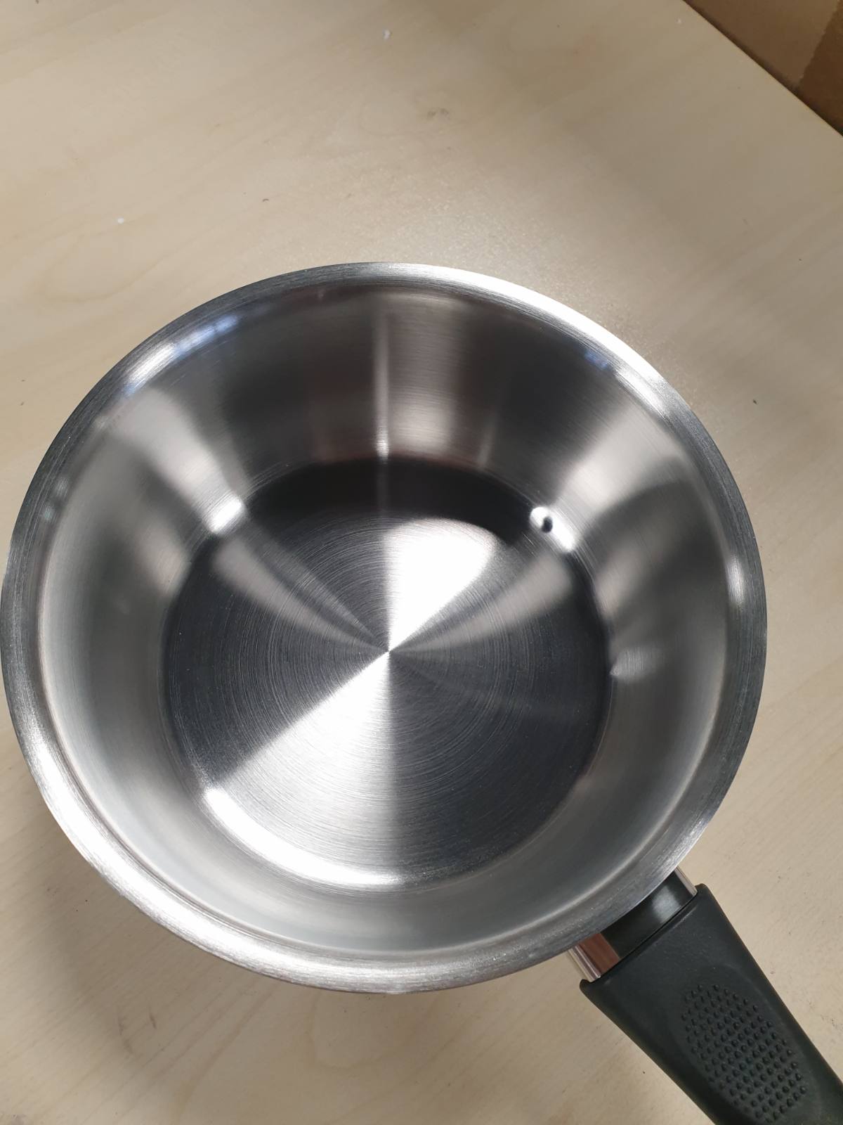 162879 - LACOR Tenxhere e Drejtë GARINOX, çelik inoks, me përfundim të lëmuar, dorezë ergonomike bakeliti, kapacitet 2L, e përputhshme me induksionin, jo e sigurt për furrë, e sigurt për lavastovilje, përmasa Ø18cm