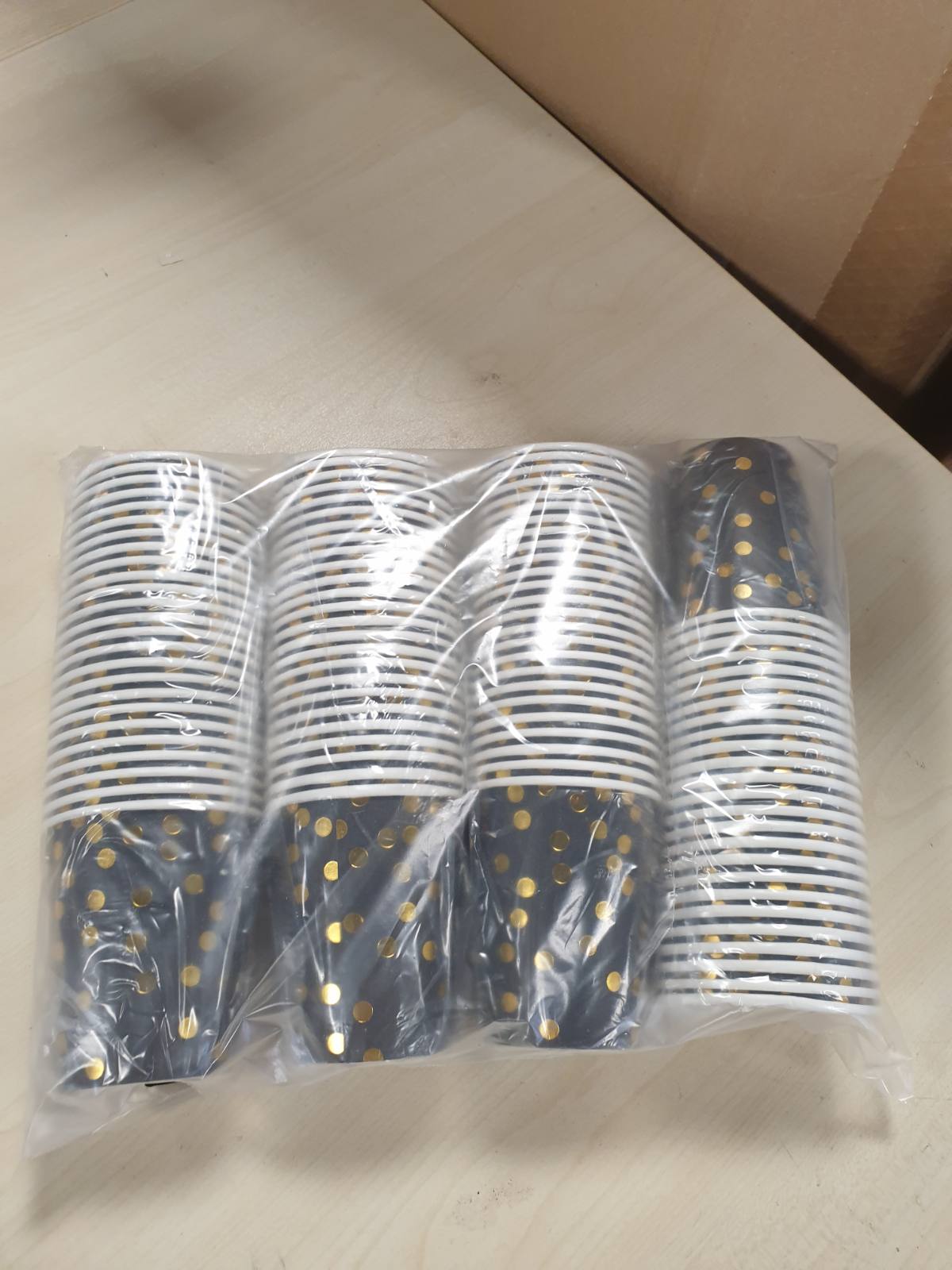 162885 - RIVERHIGHFUR - Gota Letër Biodegraduese 250ml, Set 100 copë, me Pika të Arta, Idealë për Festa, Ditëlindje, Dasma