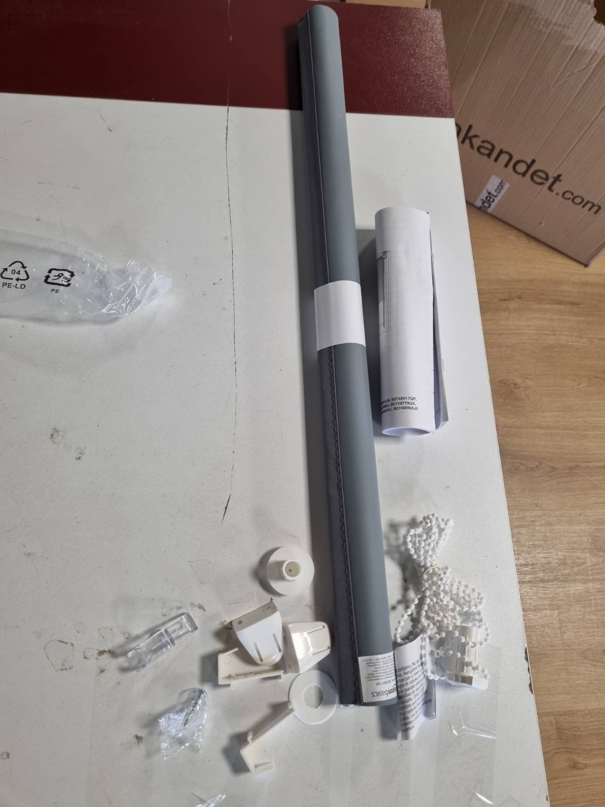 175894 - AMAZON BASICS Perde me Rul Blackout, Mbrojtje nga Rrezet UV, Izolim Termik, e Prerë, Nuk Kërkon Shpim, 66 x 150cm, Gri e Errët