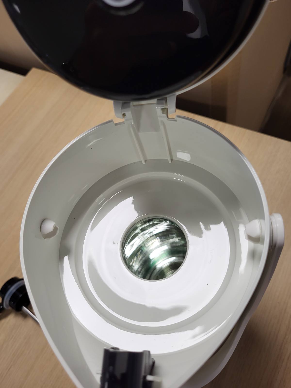 183875 - EMSA GMBH Termos Ponza ISO 515707, Kapaciteti 1.9L, Materiali Çelik Inoks, Dimensionet 17x16.5x39cm, ngjyra e bardhë