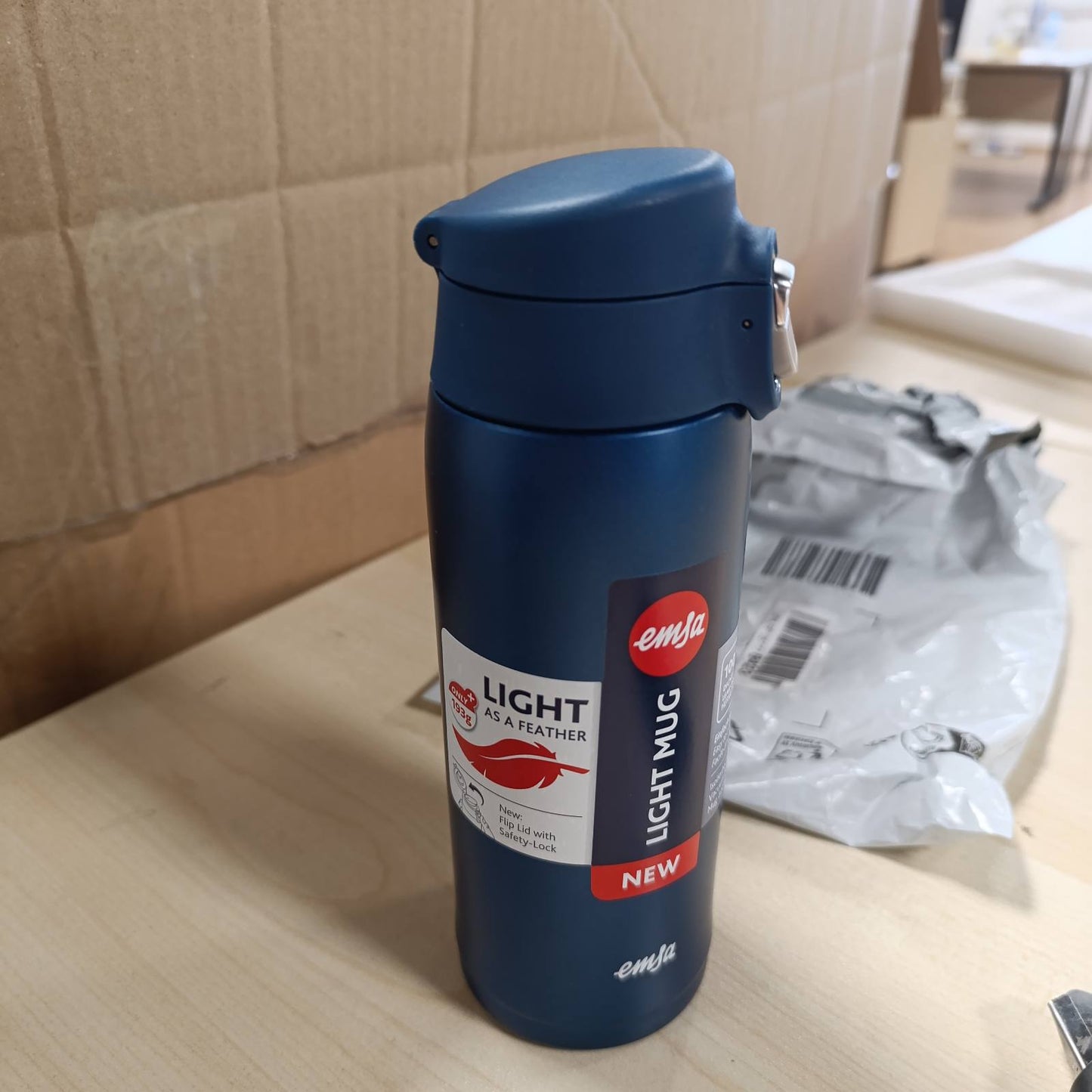 184537 - EMSA Travel Mug N21509 – Filxhan Termik për Udhëtim 0.4 L, Çelik Inox, Mban Pijet të Ngrohta deri në 8 Orë dhe të Ftohta deri në 16 Orë, 100% Kundër Rrjedhjeve, i Sigurt për Lavastovilje, Kapak me Hapje të Palosshme, Ngjyrë Blu