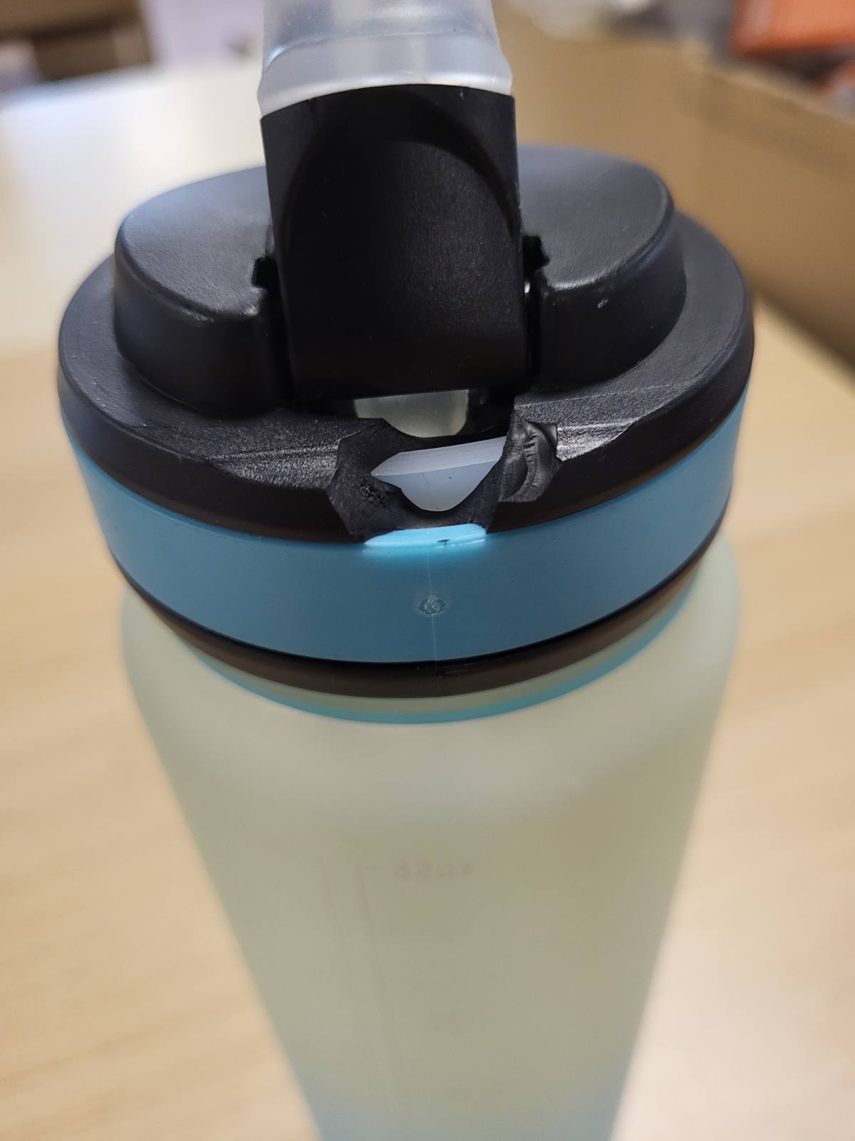 185091 - HONEYHOLLY Shishe Uji Sportive 1L me Kashte, e Papërshkueshme nga Rrjedhjet, Pa BPA, e Përshtatshme për Pije të Gazuara, me Shënues Kohe - Frost & Sky