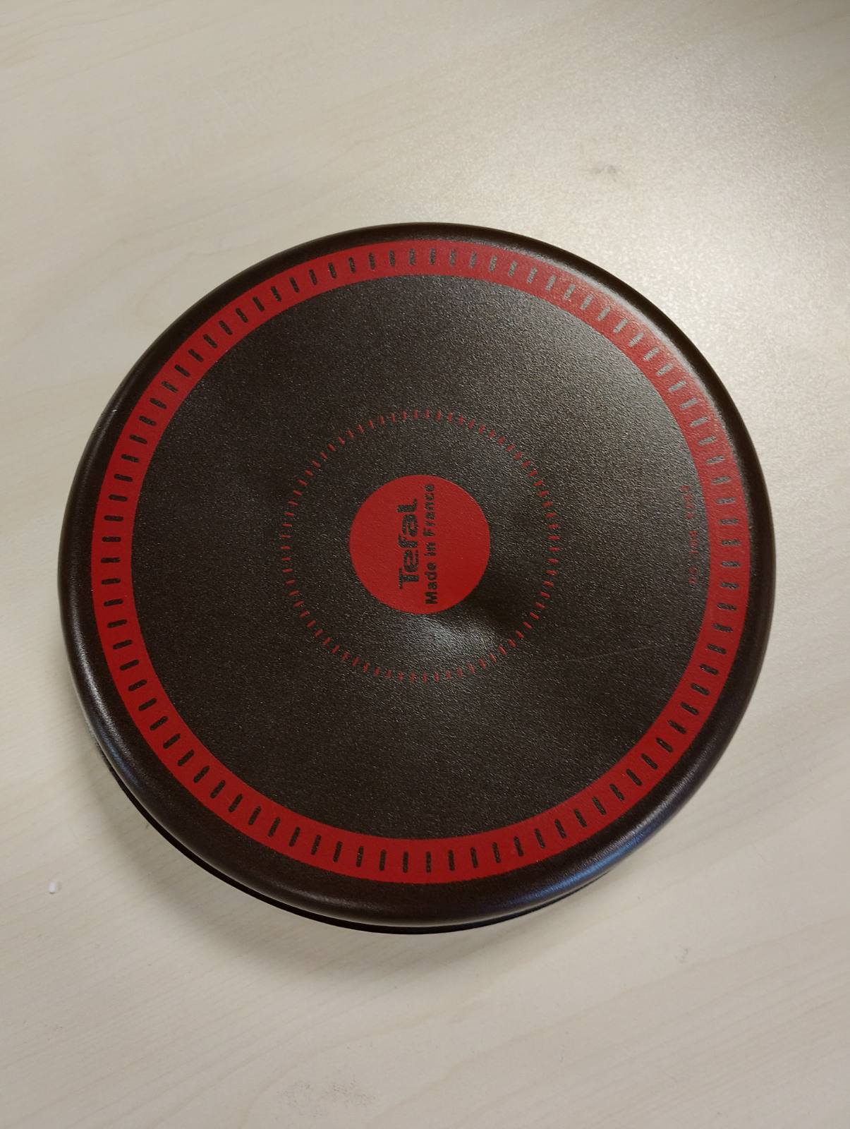 185196 - TEFAL Tigan me Formë Pranvere SUCCESS 24cm, Shtresë Jo-Ngjitëse, Alumin i Ricikluar 100%, Prodhim Francez, Ngjyrë Çokollatë J1609602