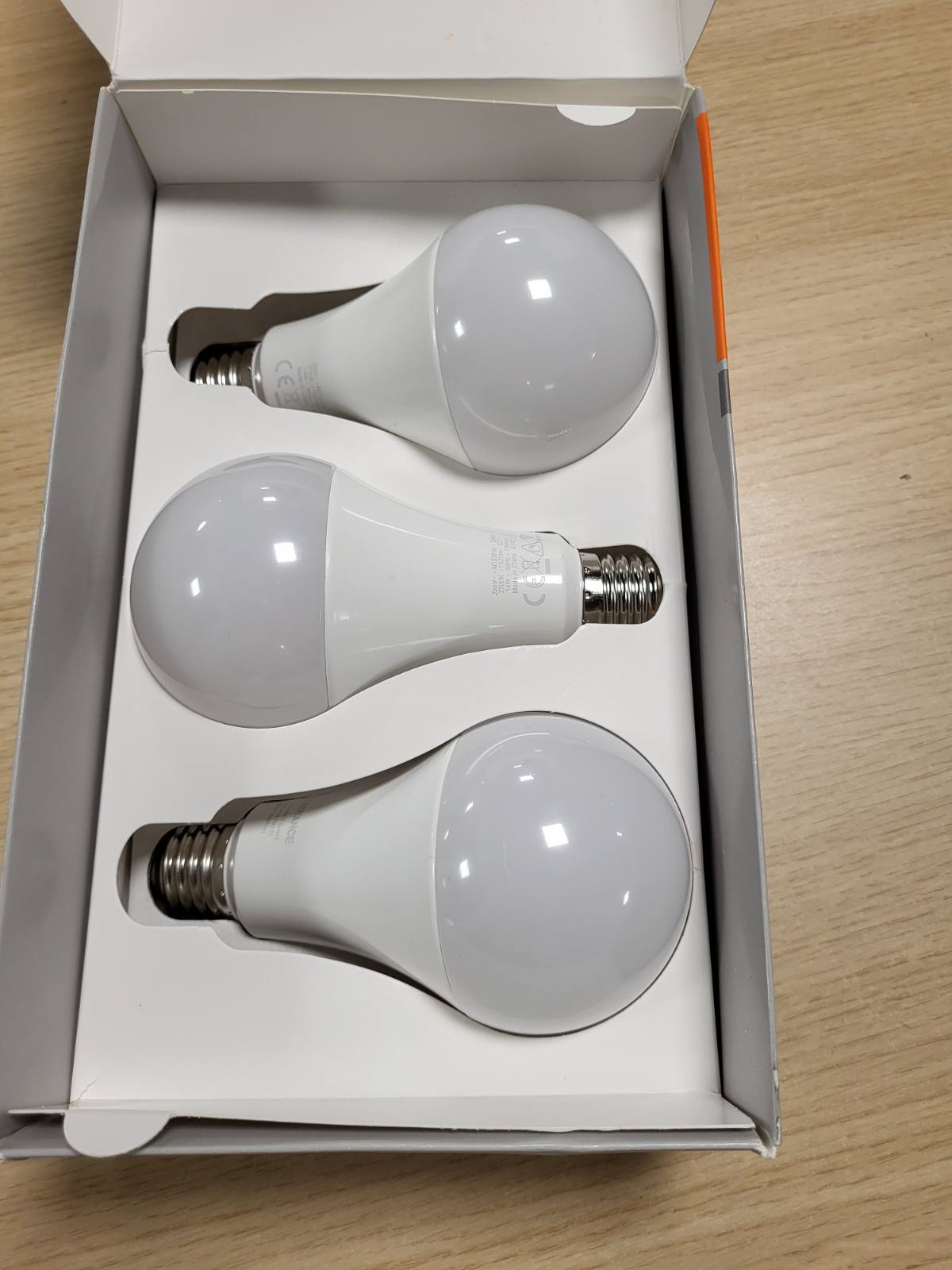 185414 - OSRAM SMART+ WiFi Llambë LED e Menyruar, Bazë E27, Errësim, E Bardhë e Ngrohtë (2700K), Pako prej 3, Zëvendëson Llambat Inkandeshente 100W