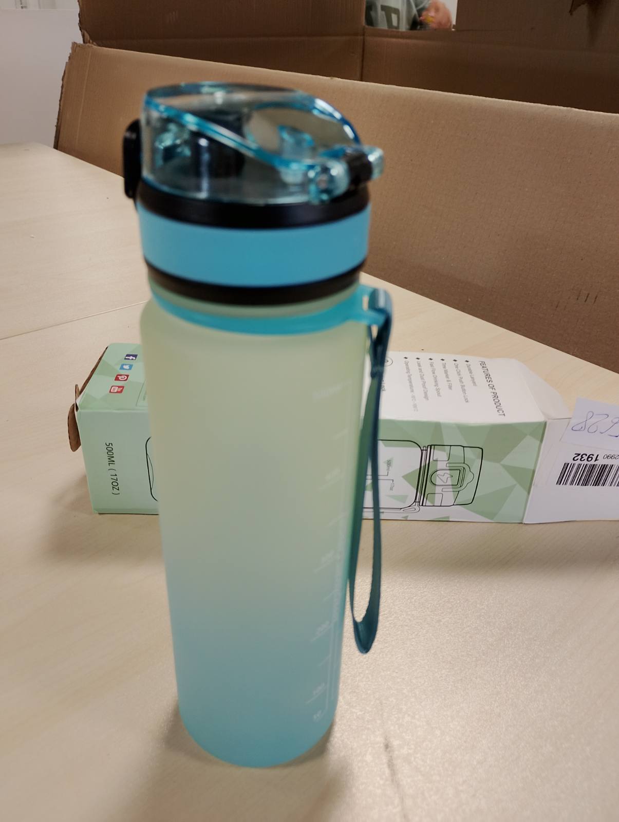 185628 - MOTSWEDI Shishe Uji për Fëmijë, 500ml, e Papërshkueshme nga Rrjedhjet, e Ripërdorshme, Pa BPA, për Shkollë dhe Sporte, Ngjyra e Bardhë e Errët dhe Blu