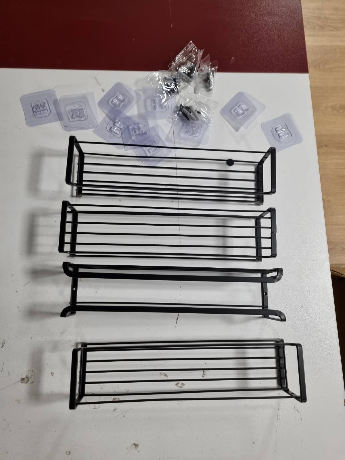 186122 - FOTINOR - Raft Erëzash me 4 nivele prej Metali, Organizues për Dollap Kuzhine, me Shufër Vetëngjitëse për Montim në Mur