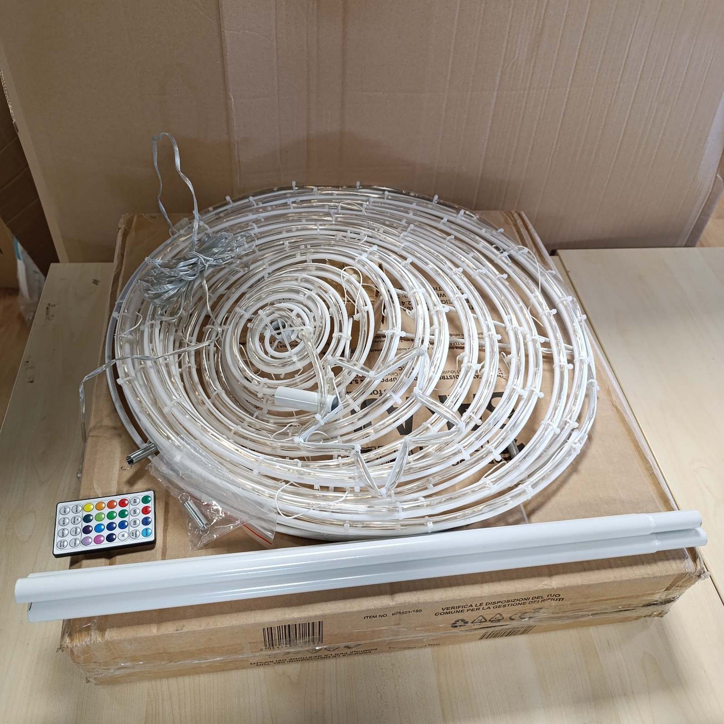 187135 - BAKAJI - Pemë e Krishtlindjes, Tubi Transparent, 180cm, 135 LED Spirale, RGB, Hapësire Kursimi, Majë me Ylli Shumëngjyrësh, për Përdorim të Brendshëm dhe të Jashtëm, me Telekomandë