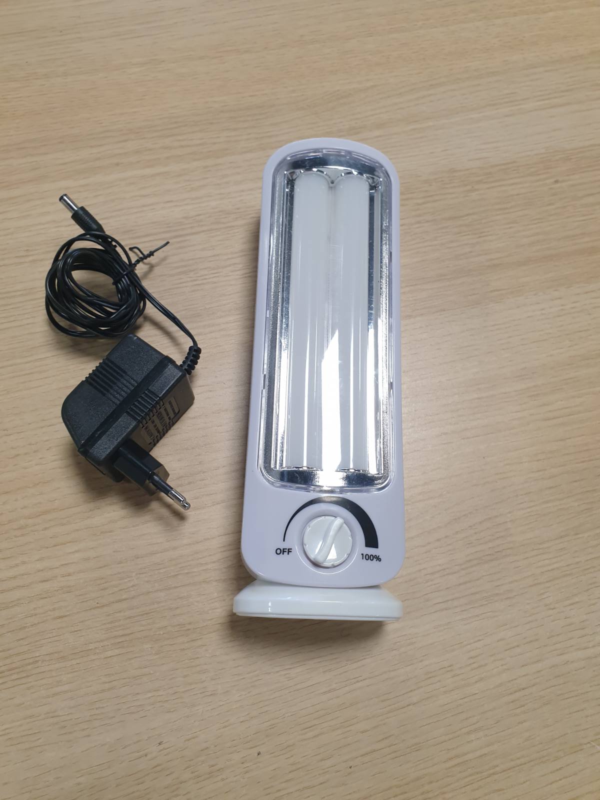 187968 - VELAMP IR162 TWIX - Llambë Emergjente Portative e Rikarikueshme LED, 300 Lumen, e Lehtë dhe Kompakte, me Karikues të Jashtëm - Ngjyra e Zbehtë