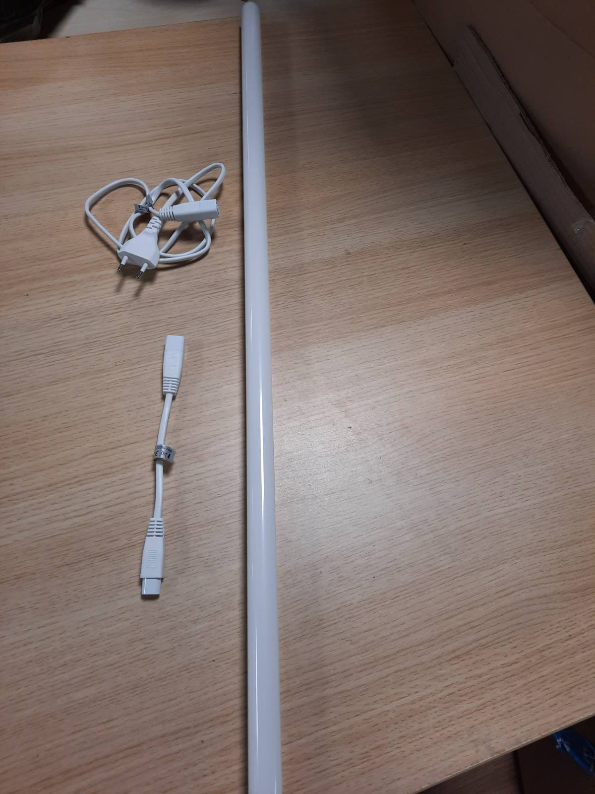 188001 - BRILONER - Llambë nën dollap për kuzhinë LED, Shiriti 87.3 cm, Fuqia 10W, Ndezja 1100Lm, Temperatura e Ngjyrës 4000K, E përshtatshme për Dollapë dhe Mobilje Kuzhine, Lidhje Modulare, Përmasat 87.3x2.2x3 cm