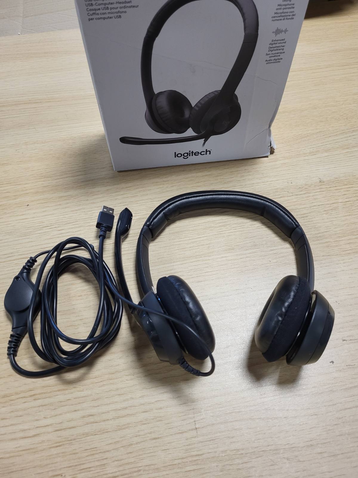 189046 - LOGITECH Kufje H390 me Mikrofon, Kufje Stereo, Mikrofon me Anulim Zhurmash, Kontrolle të Integruara, Lidhje USB, Kabllo 223 cm, Shirit Koke i Mbushur dhe Jastëkë Veshësh - Të Zinj