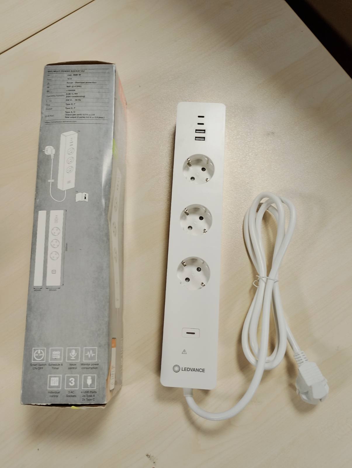 195381 - LEDVANCE: Prizë Inteligjente me WiFi, 3 Shirit Elektrik, Mbrojtje nga Mbingarkesa dhe Rritja e Tensionit, me Portë USB, i Kontrollueshëm Nëpërmjet Aplikacionit, e Pajisur me Alexa dhe Google