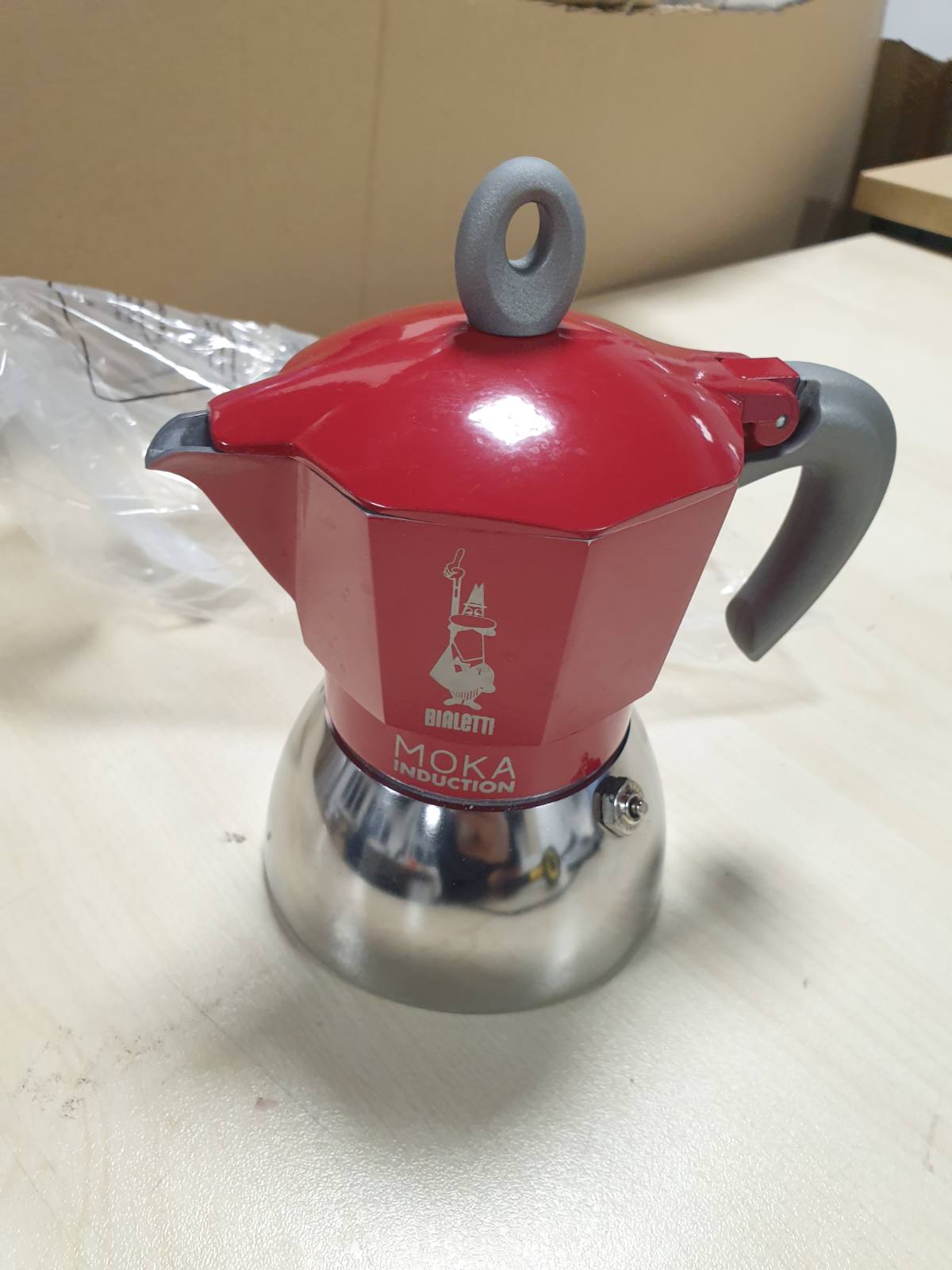 195418 - BIALETTI - Tenxhere Moka Induction, për 4 gota Espresso (150ml), i përshtatshëm për të gjitha sobat, ngjyrë e kuqe