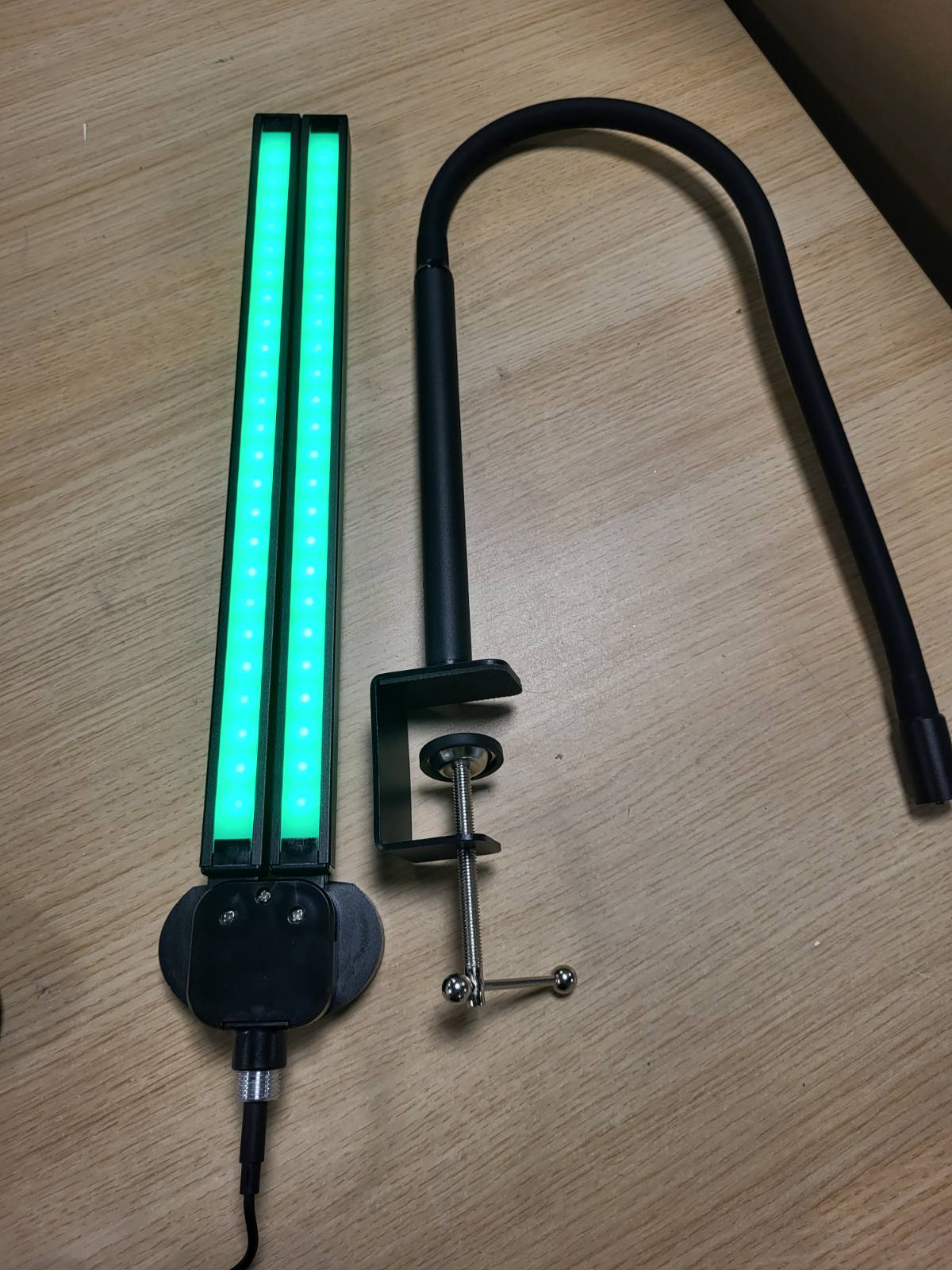 195561 - LED - Llambë tavoline me dy koka, 24W, RGB, me errësim dhe telekomandë, pa shkallë ngjyrë, ideale për shtëpi dhe zyrë, e zezë