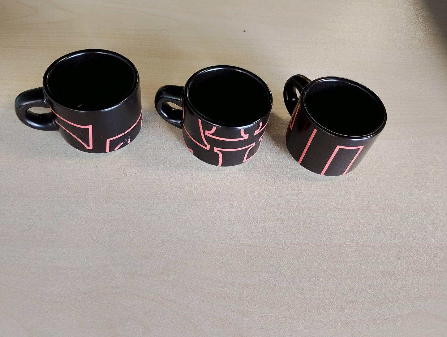 195754 - BIALETTI Gota Stranger Things të Vendosshme në Njëra-tjetrën, Set me 6 Gota – Fluoreshente, Shkëlqyese në Errësirë, 80ml secila, e Zezë, Nuk Lahet në Lavastovilje