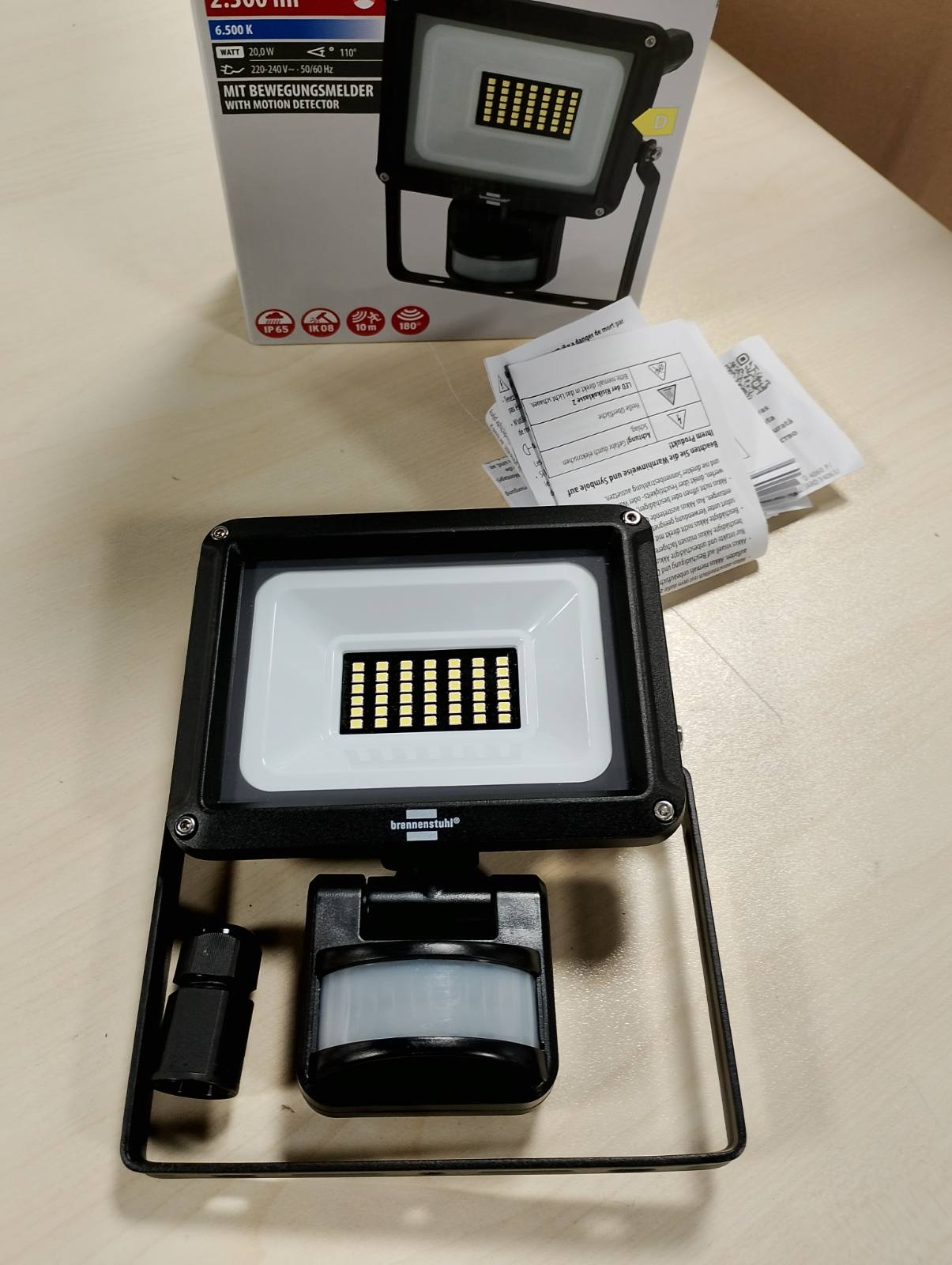 196631 - BRENNENSTUHL Llambë Muri LED JARO 3060 P, e Jashtme me IP65, 20W, 2300lm, 6500K, me Detektor Lëvizjeje dhe Sensor Muzgu