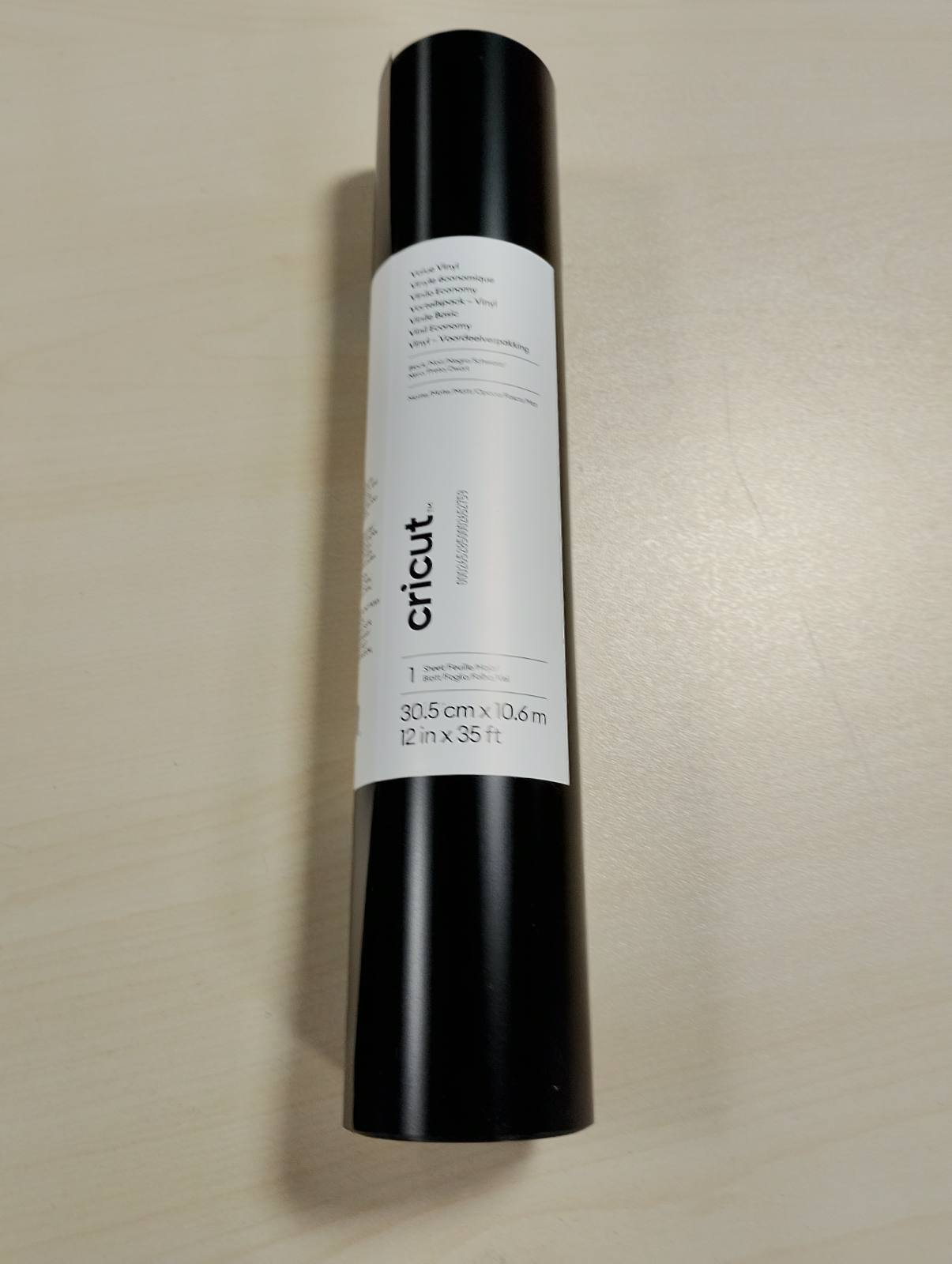 196932 - CRICUT Fletë Vinili Vetëngjitëse për Ploterë, Rrotull Filmi Vinili i Përhershëm, E zeza, 30.5 x 10.6 cm