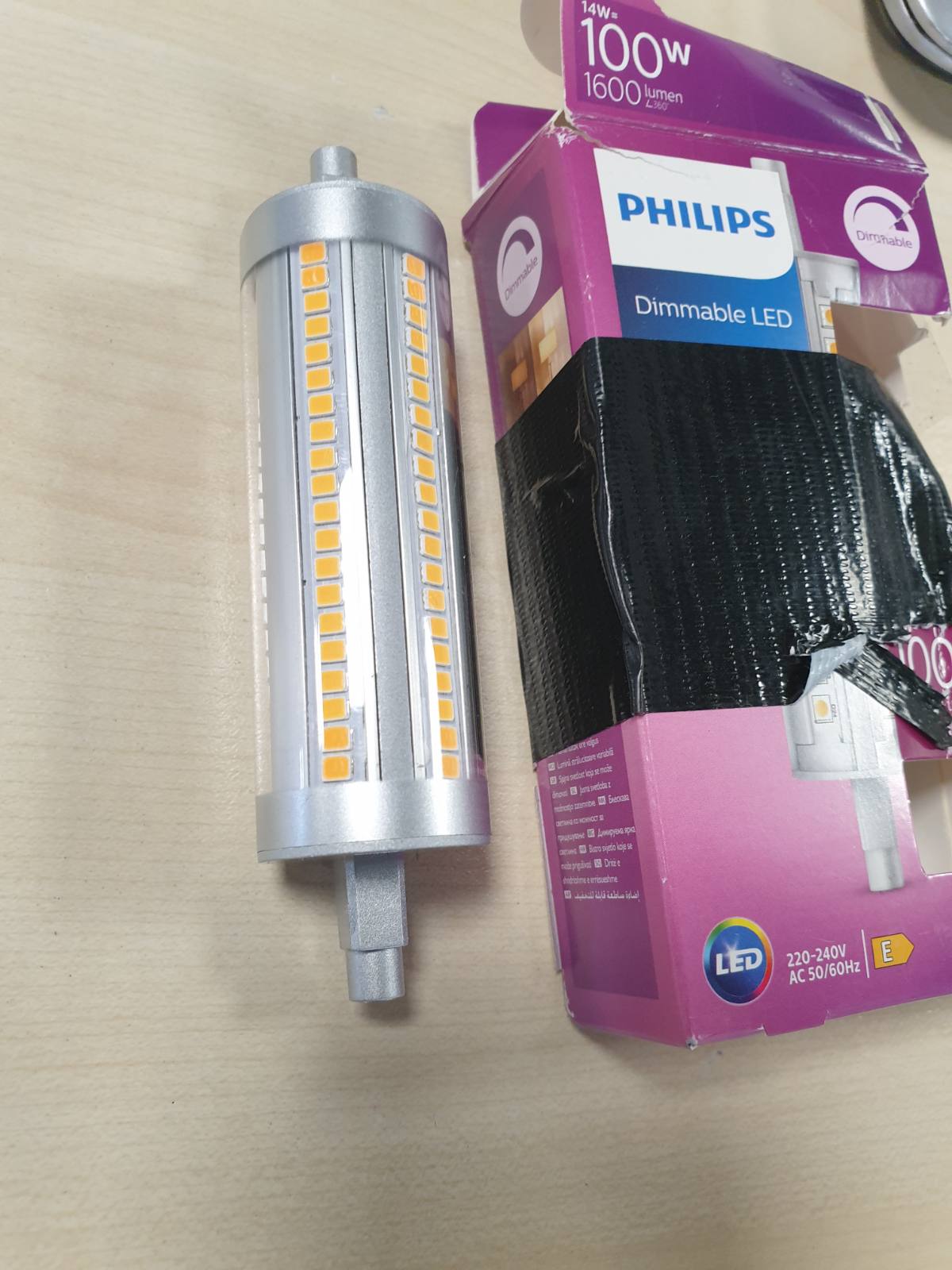 198026 - PHILIPS Llambë LED R7S 118mm, Shkëlqim Neutrale, Kuqizuese Energjie, 100 W, e Bardhë