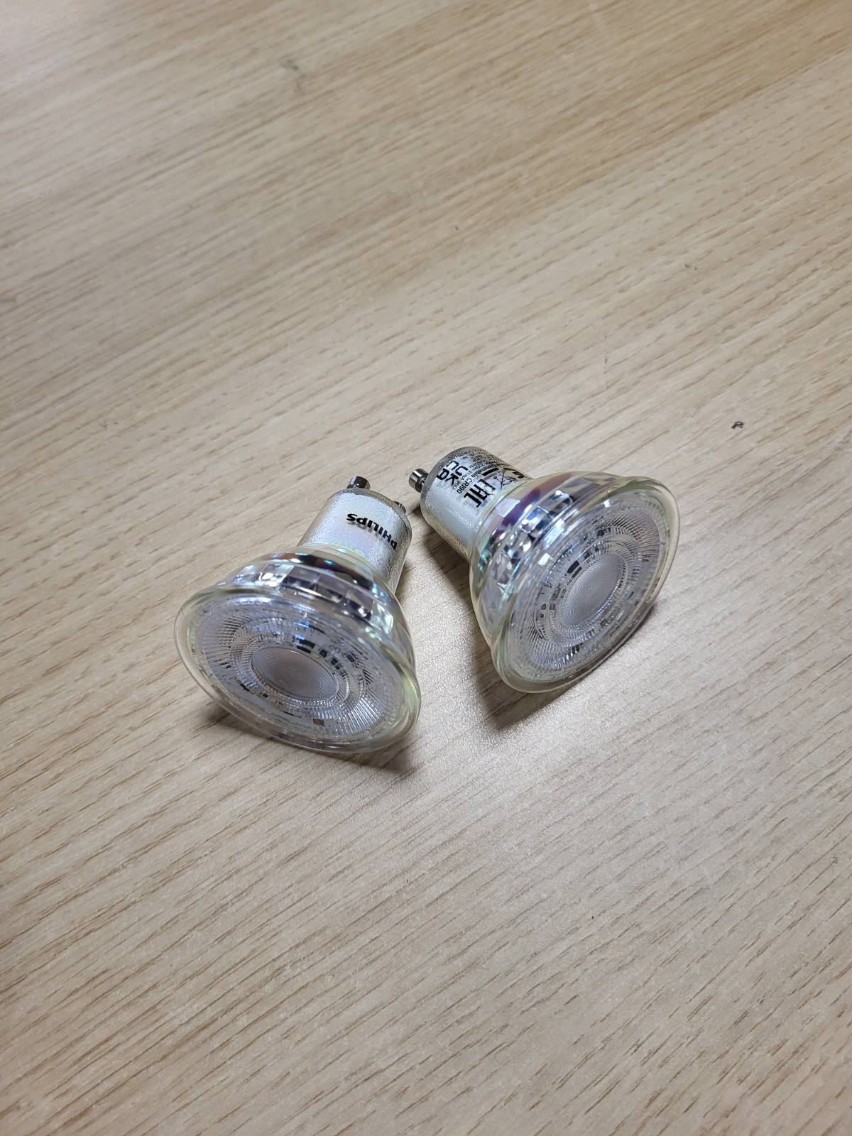 198188 - PHILIPS Llamba LED Classic GU10, Set me 2 Llamba, Shkëlqim i Ngrohtë, Kursyer Energjie, Jetëgjatësi e Gjatë, 35W, Dritë e Bardhë e Ngrohtë