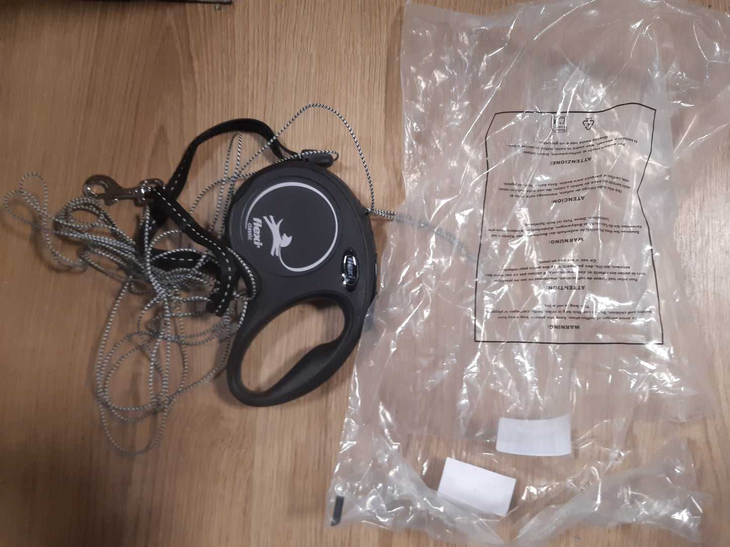 257499 - FLEXI Classic S Lidhëse e tërheqshme 8m për qen të vegjël deri në 12 kg, E zezë, Pesha 228.8 g, Përmasat 10.3 x 16.8 cm
