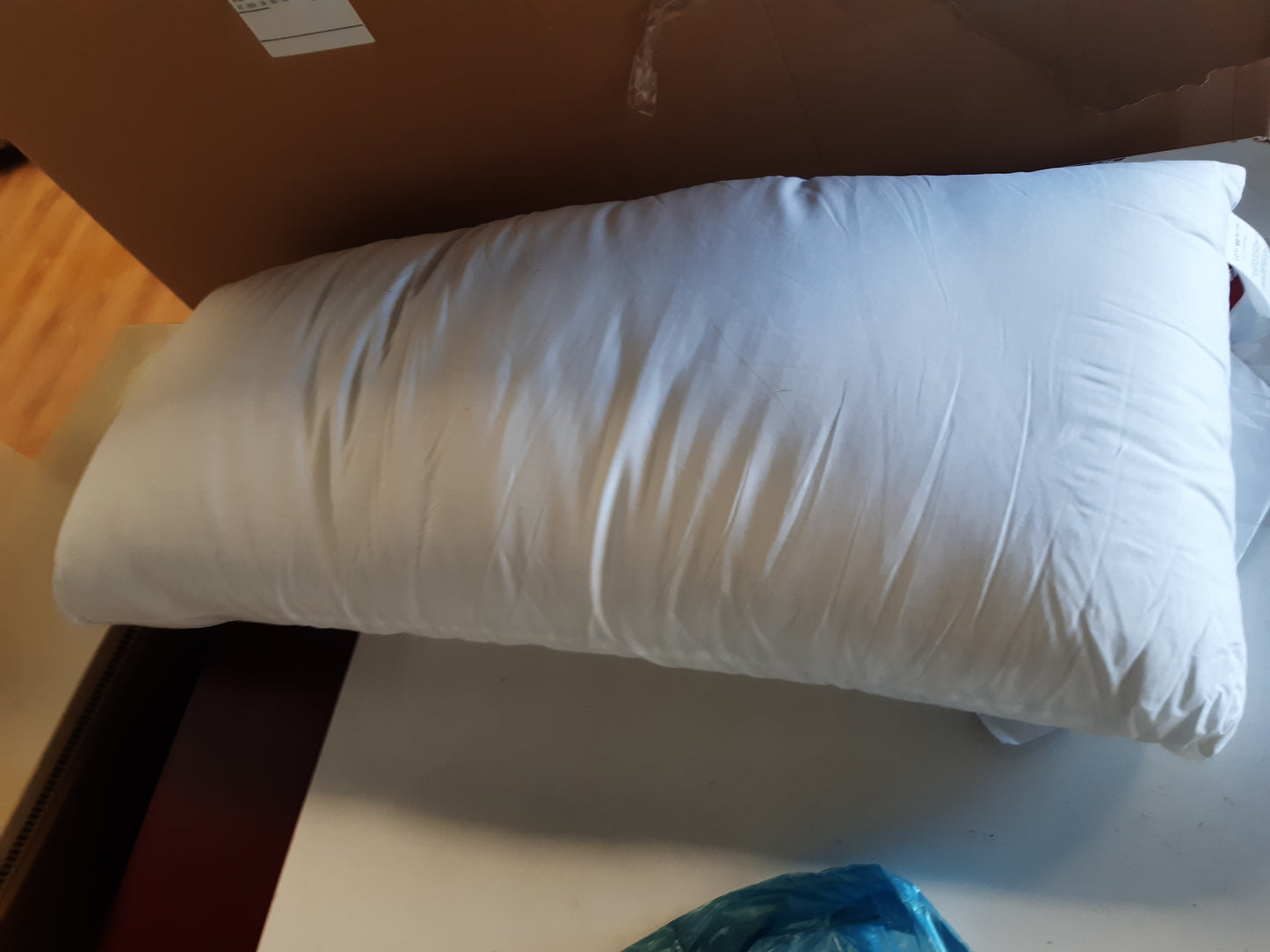 256184 - PIKOLIN HOME JASTËK ME FIBRA HIPOALERGJIKE, DIMENSIONE: 90 X 40 CM, MBULESE PAMBUKU ME TRAJTIM KUNDËR MARIMANGAVE, FORTËSI E ULËT