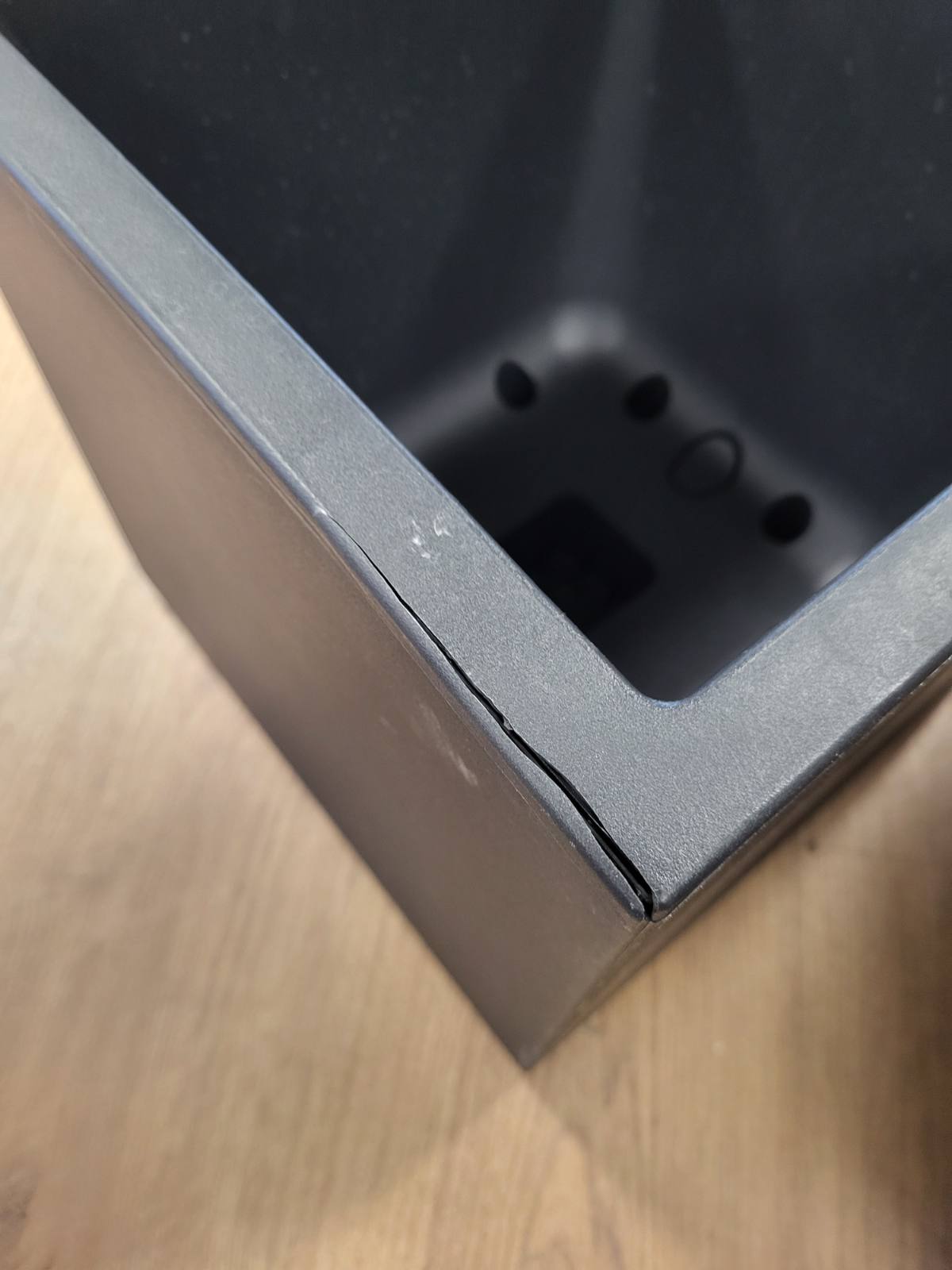 208697 - ELHO VIVO - Vazo Next Square 30 Për Brendshme dhe të Jashtme, 100% Plastikë e Ricikluar, Dimensionet: Ø 29.5 x L 29.5 cm, Ngjyra: E Zezë