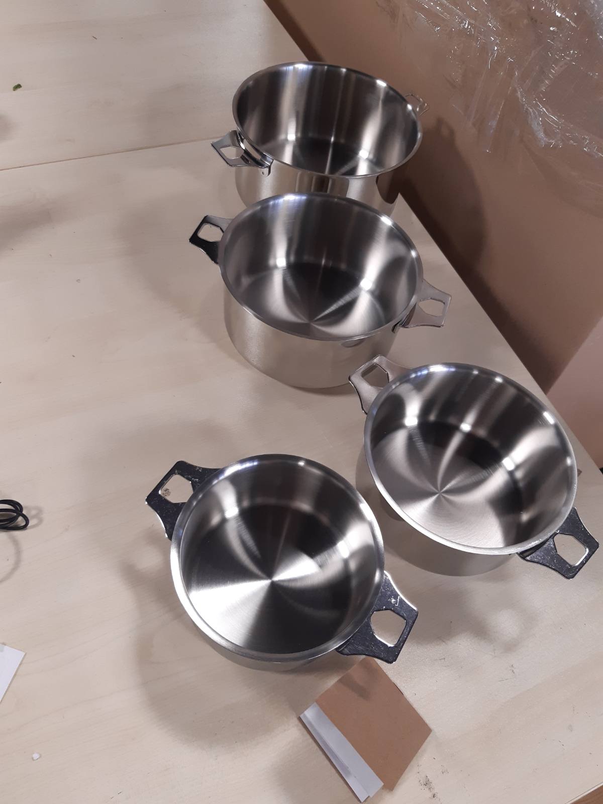 213038 - DE BUYER Set prej 4 tenxheresh çeliku inox me doreza të lëvizshme, Diametri 14/16/18/20 cm.
