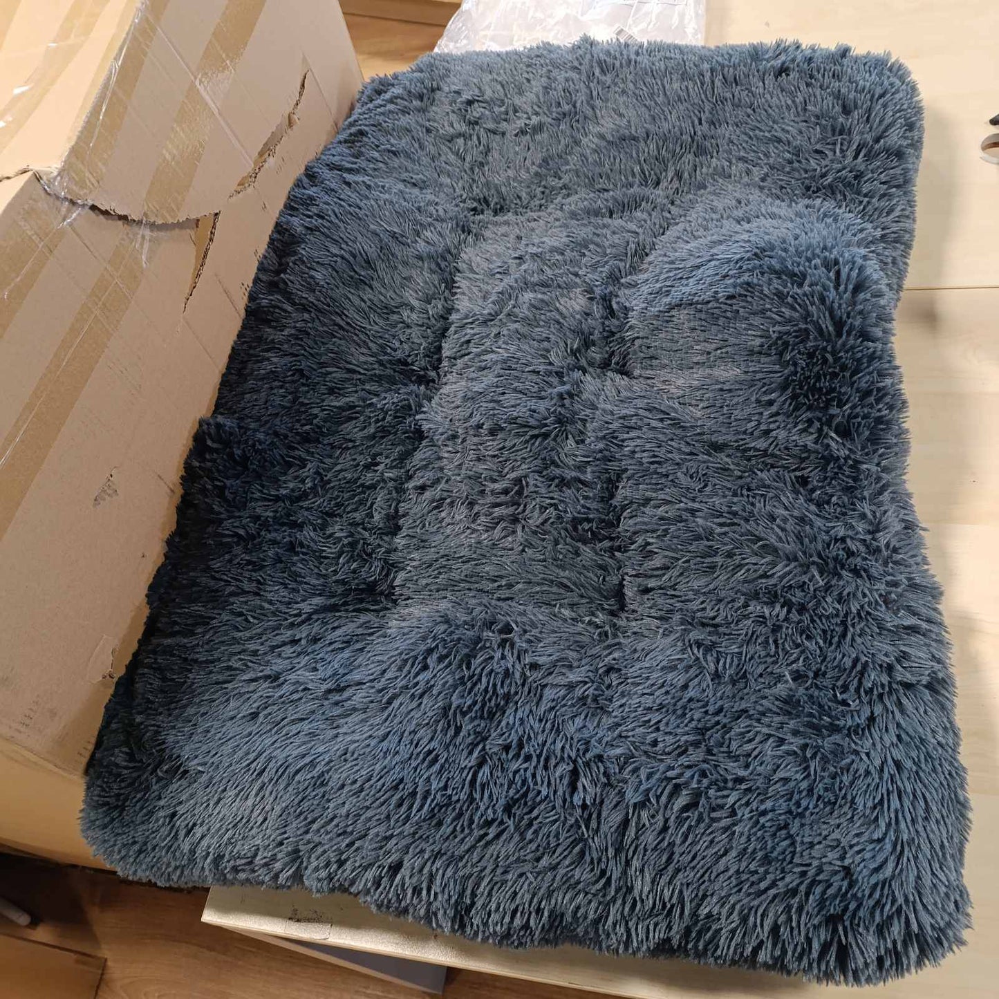214752 - KSIIA Krevat i Madh për Qen, XL, 105x70cm, Jastëk i Larëshëm, Material i Butë Pelushi, Bazë Anti-Rrëshqitëse, Dyshek/Krevat Anti-Stres, Gri e Errët