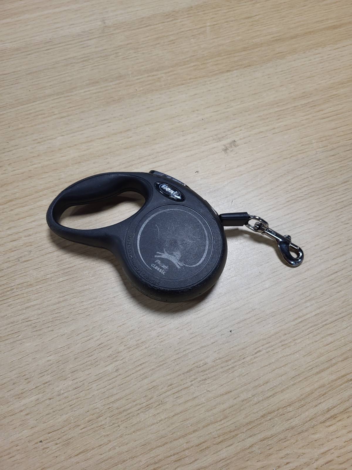 215085 - FLEXI Rrip Classic M 5 m i zi, me zinxhir të tërheqshëm për qen deri në 25 kg