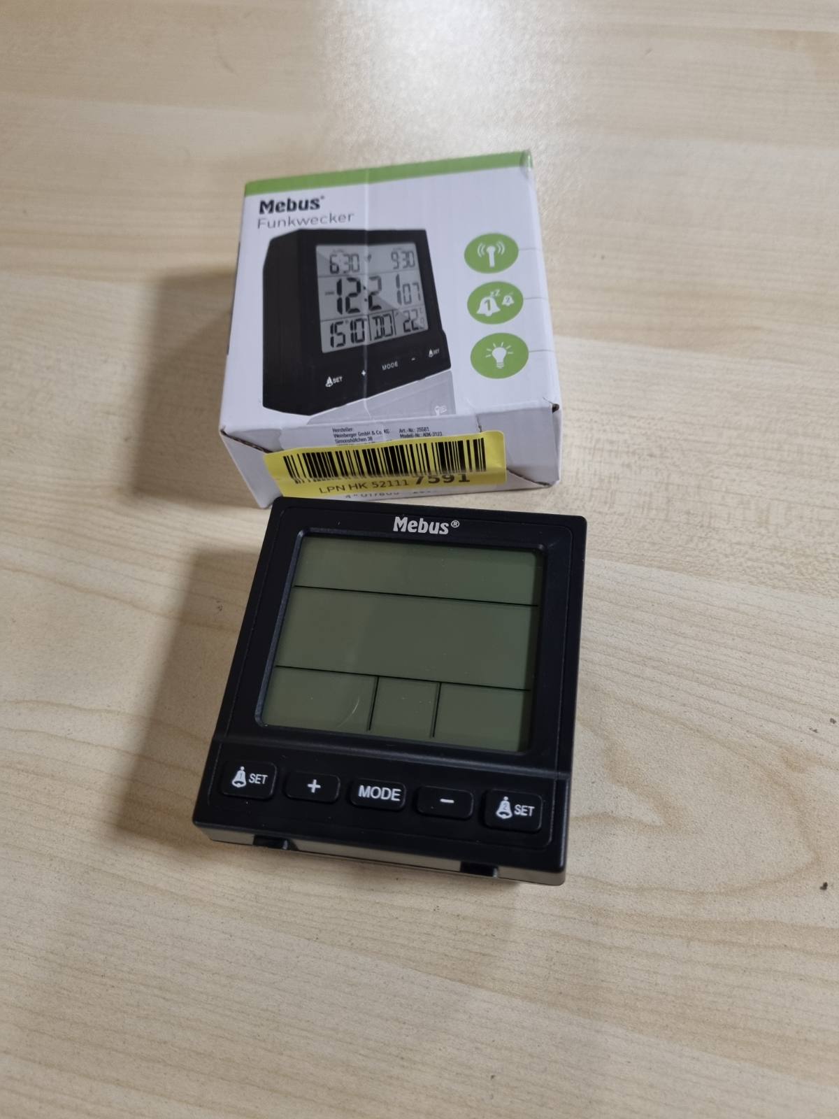 215236 - MEBUS Orë dixhitale me alarm radioje me termometër, dy orare alarmi, rregullim automatik i kohës, model 25581