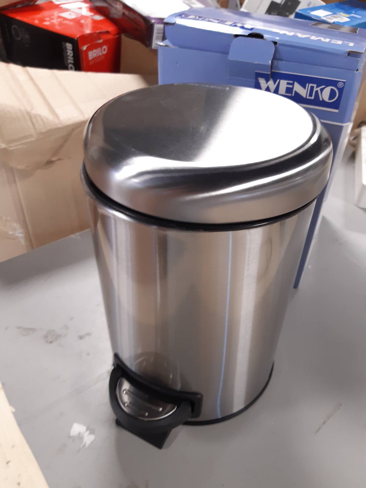 215278 - WENKO Kosh plehrash me pedale, 3 L, çelik inox, 17 x 25 x 22.5 cm, me shtresë anti-gjurmë gishtash