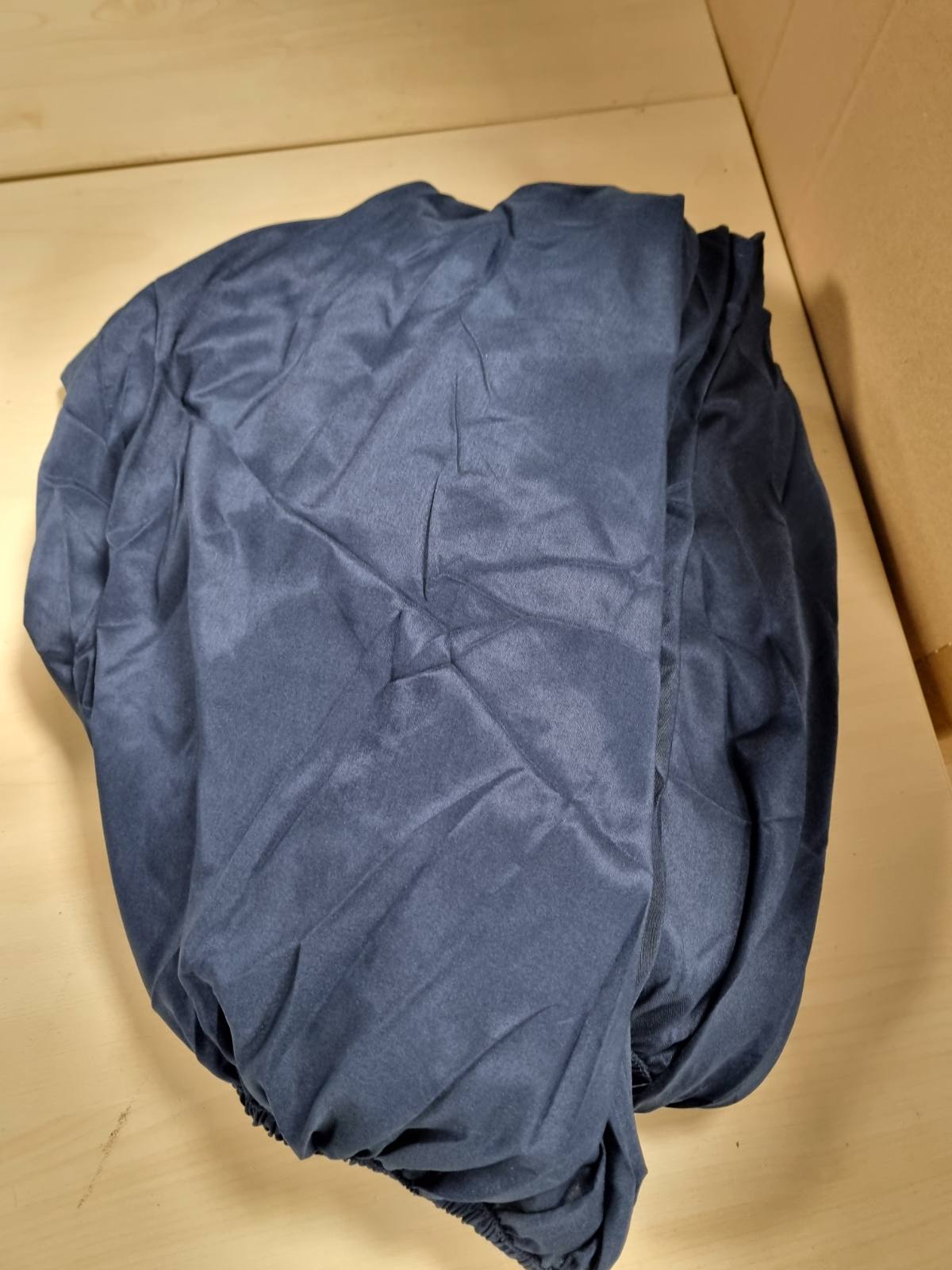 215890 - AMAZON BASICS Çarçaf i montuar, 160 x 200 x 30 cm, Mikrofibër Poliester për Dyshekë deri në 30 cm të Trashë, Blu Marine