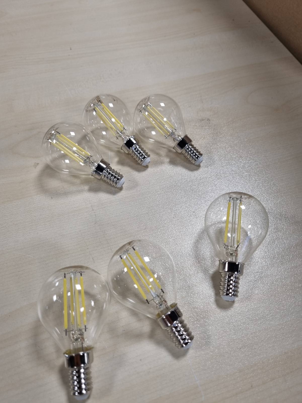 216492 - AIGOSTAR Llampë me filament LED E14, e bardhë e ftohtë 6500K, 470LM, 4W, G45, kënd rrezeje 360°, pako me 6