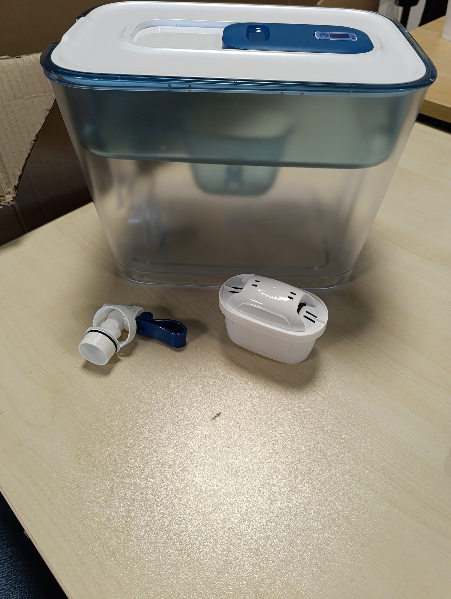 217399 - BRITA Flow XXL Rezervuari i Filtrit të Ujit 8.2L, përfshirë 1x fishek MAXTRA PRO Pure Performance, shpërndarës i përshtatshëm për frigorifer për familjet dhe zyrat