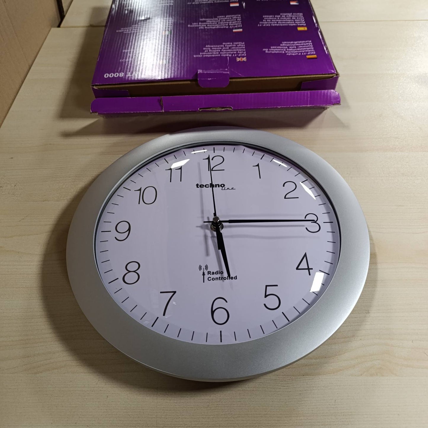 218870 - TECHNOLINE Orë muri me radio WT 8000, Ø 30cm, argjend