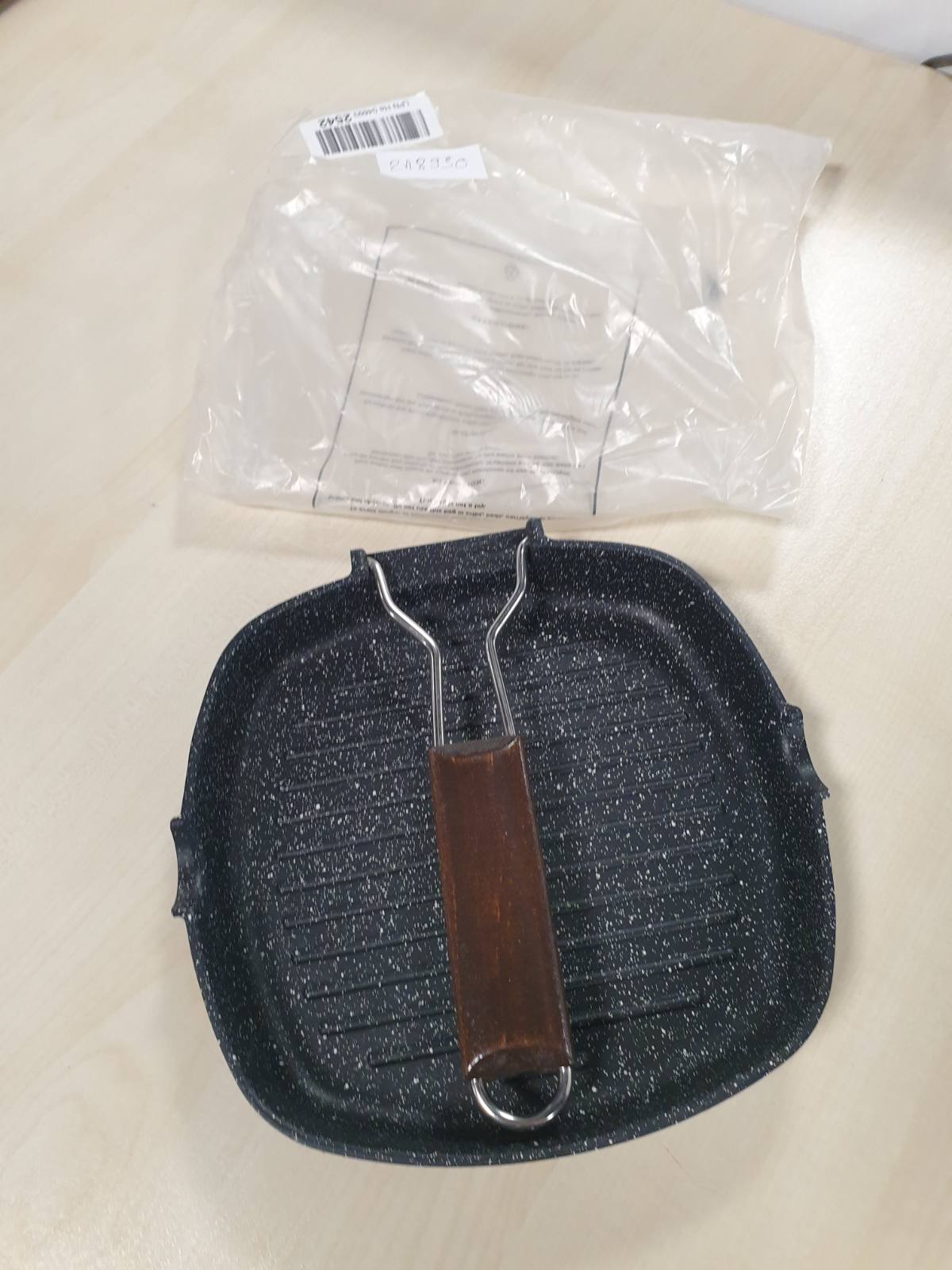 218930 - ZANETTI, tigan skare 20 x 20 cm, pjatë skare prej alumini të derdhur me trashësi të lartë, dorezë e palosshme, e përshtatshme për soba me induksion