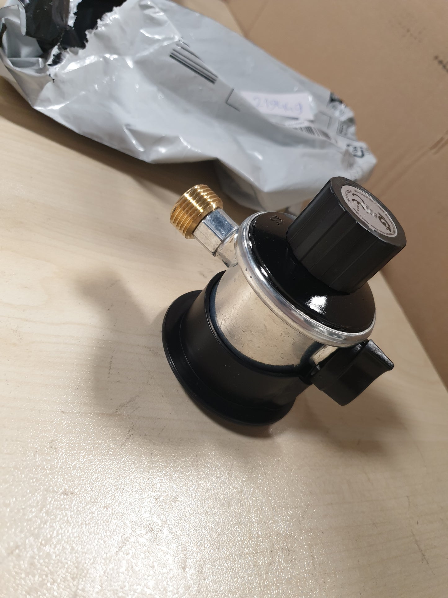 219449 - S&M Rregullator i Shisheve të Propanit 322341 me Kontroll, Çelik Inoks/I Zi, Një Madhësi