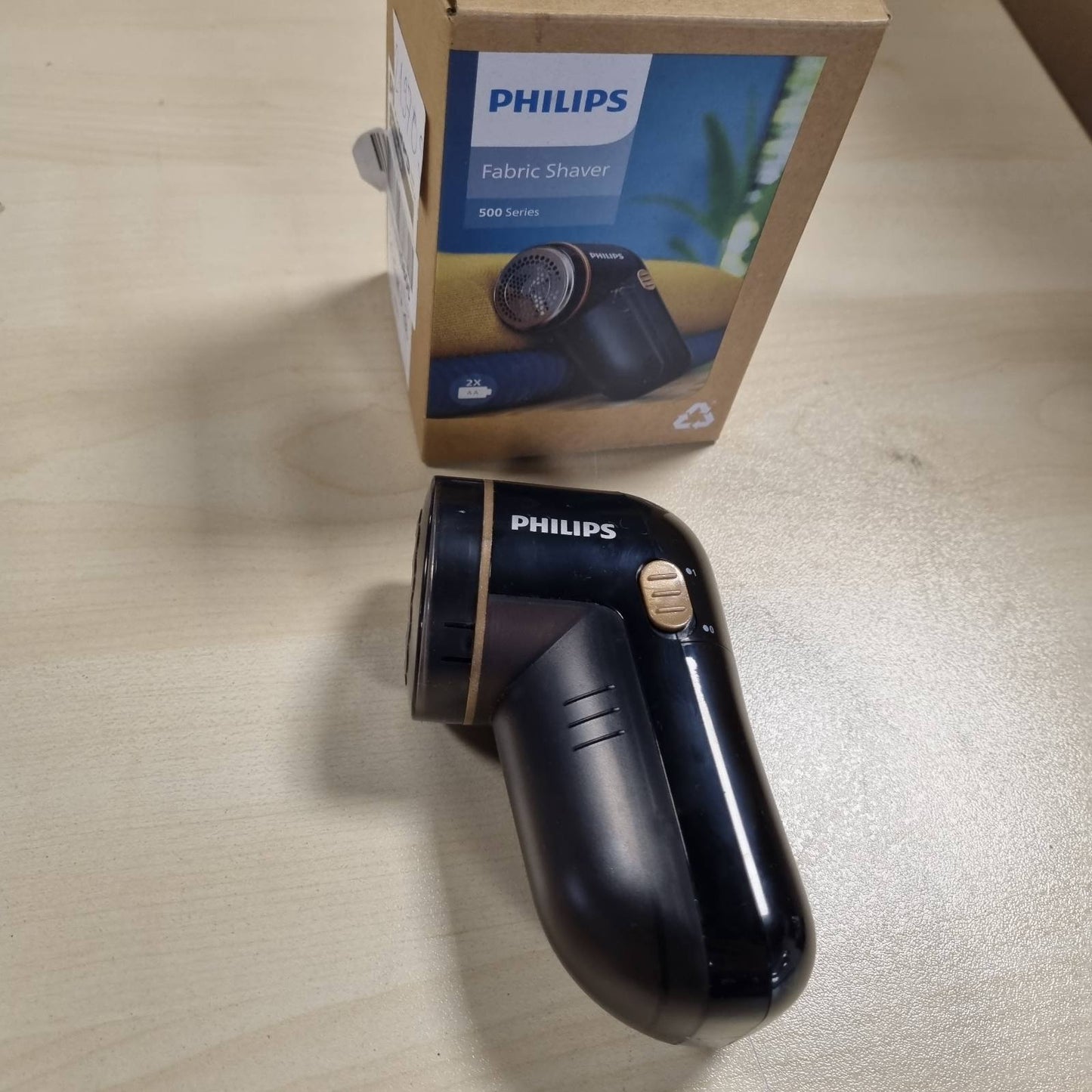 219705 - PHILIPS Heqës pushi, 8800 RPM, 3 tehe, për të gjitha pëlhurat, 2 bateri AA, dizajn kompakt, i zi (GC026/80)