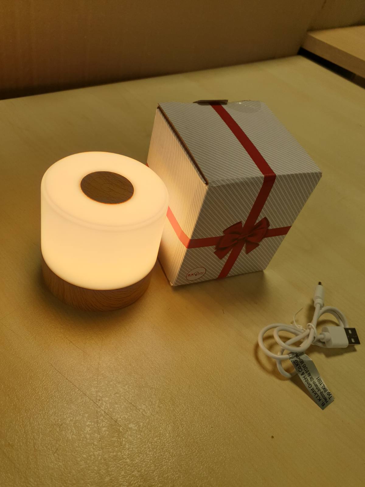 219709 - BKLicht Llambë Mini LED pa Tel, IP44, RGB, errësim pa shkallë, bateri e rikarikueshme, kabllo USB-C, 7x7 cm
