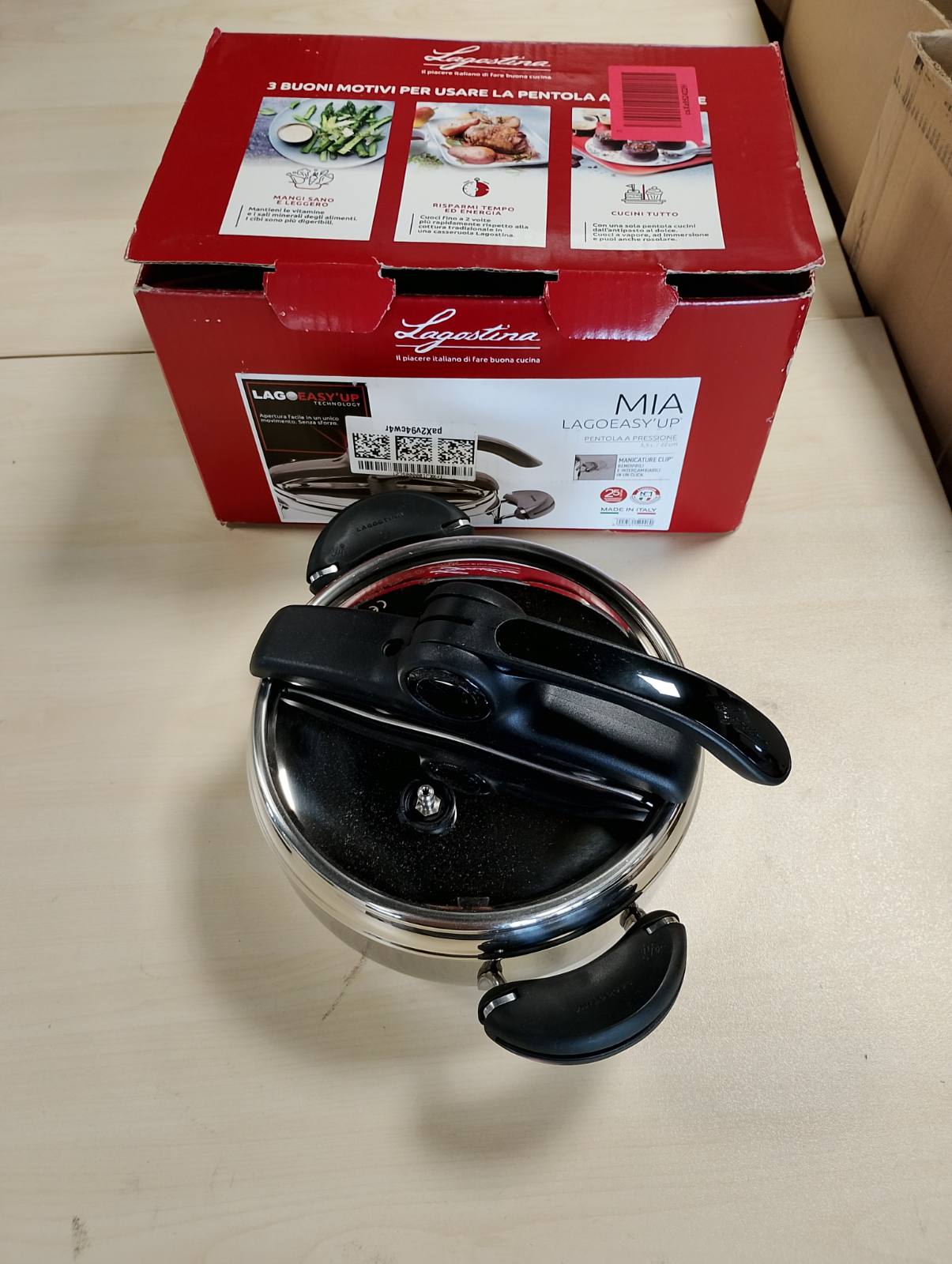 221096 - LAGOSTINA Tenxhere me Presion Mia 3.5L, çelik inox 18/10, Ø 22 cm, për Induksion dhe Gaz, kapak që hapet lehtë, bazë me tre shtresa, mund të lahet në lavastovilje