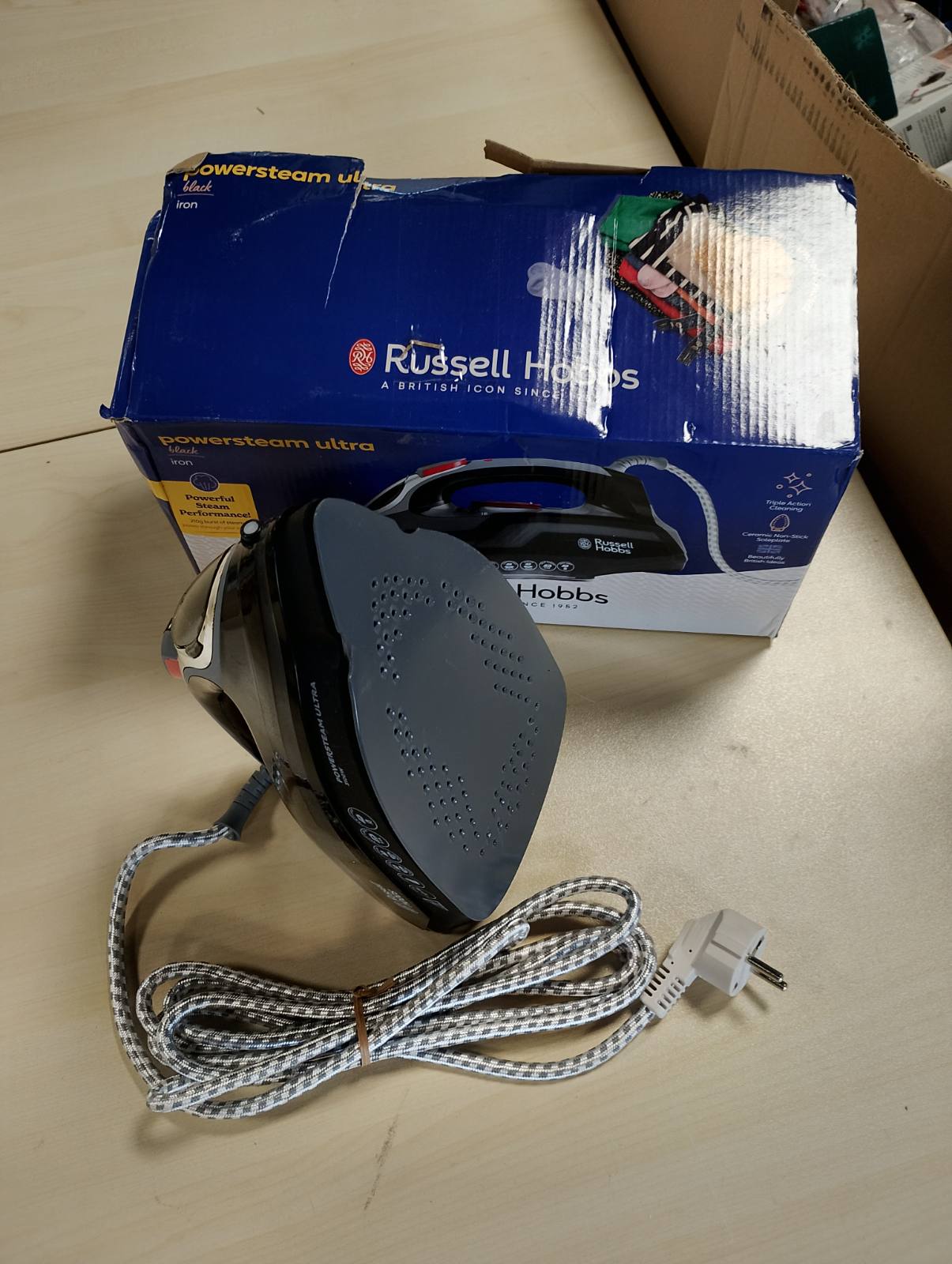 221478 - RUSSELL HOBBS Hekur me Avull 3100W, Rezervuar Uji 350ml, 210g avull, 20630-56