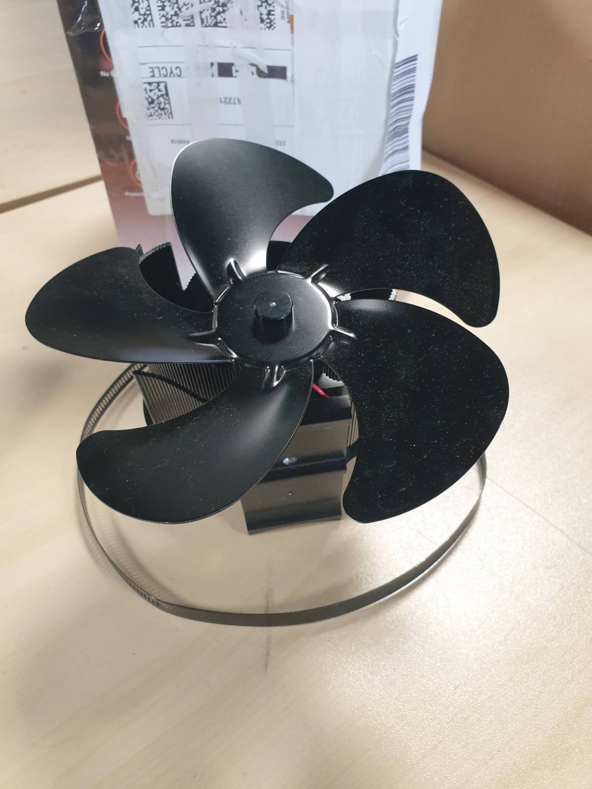 221794 - Ventilator Magnetik për Sobë, Nuk Kërkon Energji Elektrike, Dy Tehe, Zhurmë e Ulët, me Termometër dhe Unazë Rezervë, për Dhoma të Mëdha