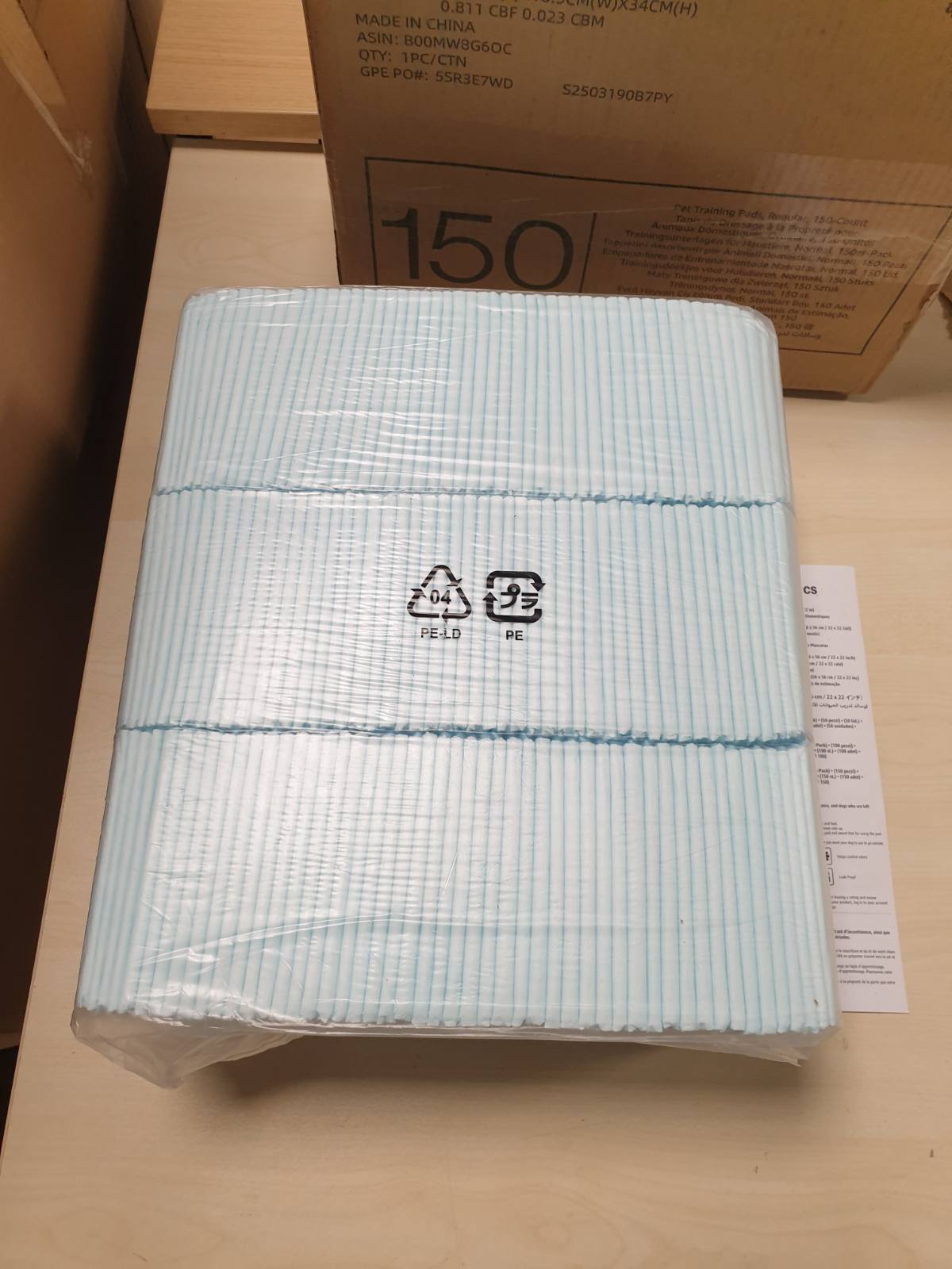 222460 - AMAZON BASICS Mbështjellës për jashtëqitje për qen 150 copë, të papërshkueshëm nga rrjedhjet, 5 shtresa, 56 x 56 cm, blu