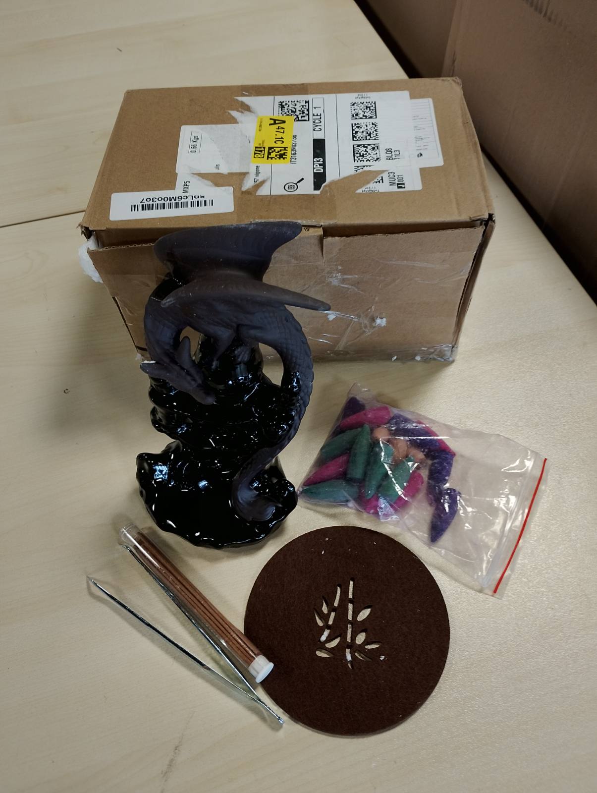 223164 - SKILBEAIA Djegës Temjani me Rrjedhje të Kundërt Dragon, porcelan, 20 Kone, 30 Shkopinj Temjani