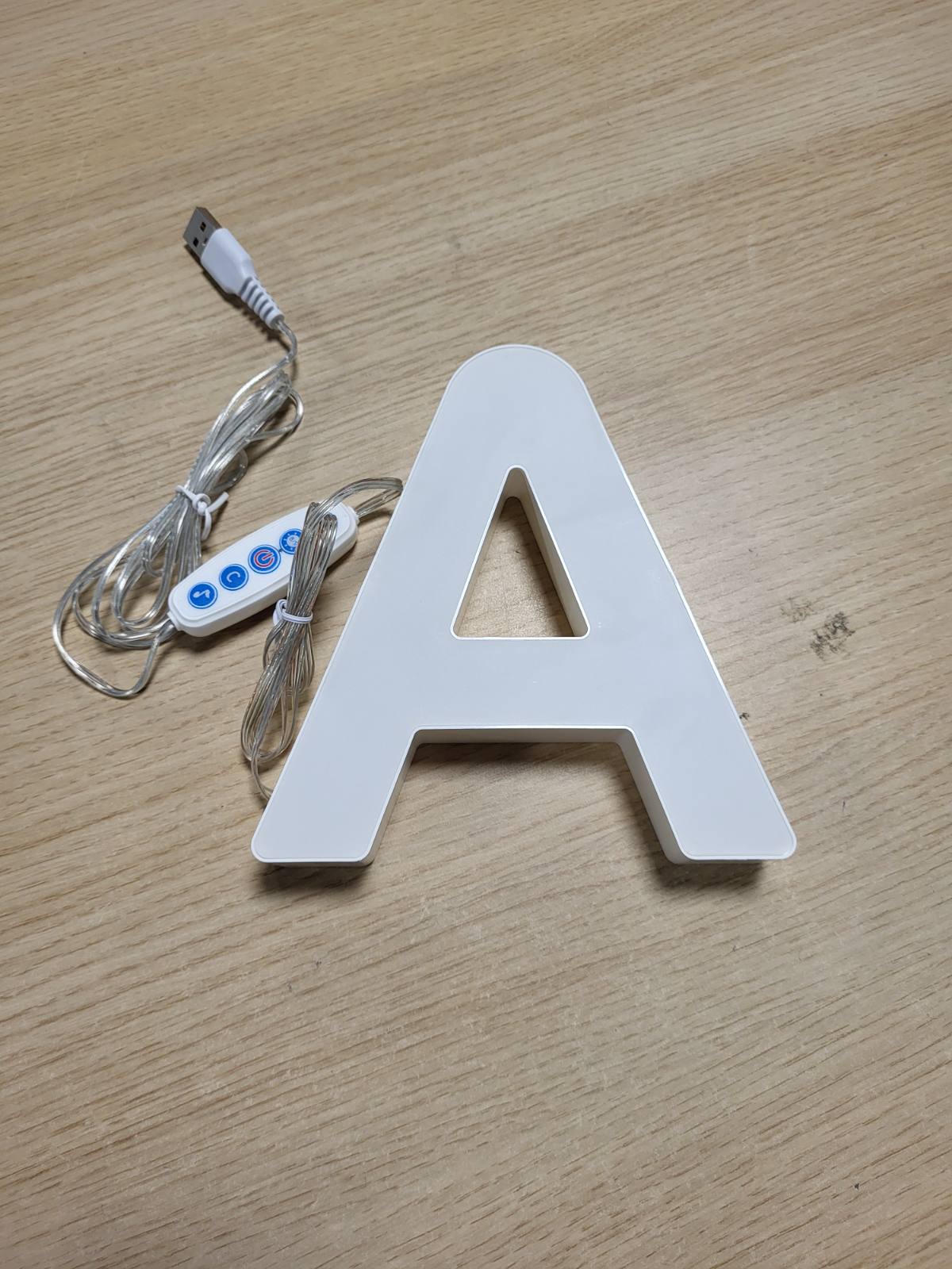 224306 - SHKRONJA TË MËDHA me ndriçim LED, USB, kontroll me aplikacion, shkronja - A