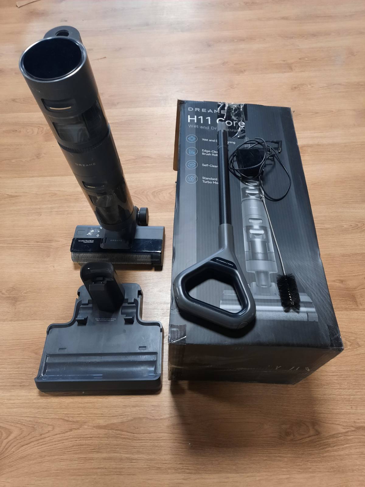 231014 - - DREAME H11 Core Smart Fshesë me Korrent për Lagësht dhe Thatë, Mop Dyshemeje dhe Pastrim Skajesh, Me Furcë Vetëpastruese, Ekran LED, Pa Tel, Për Dysheme me Pllaka dhe Druri