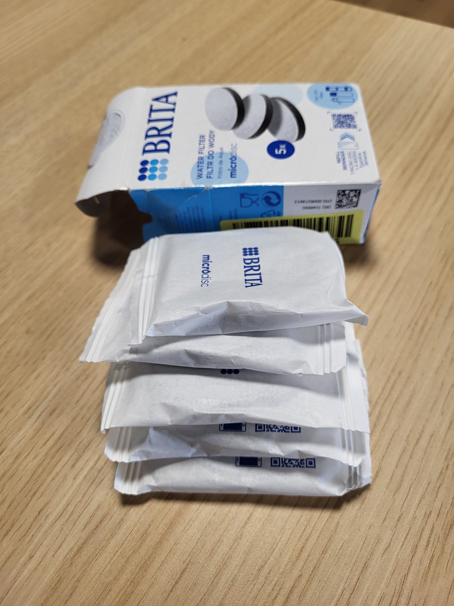 246607 - BRITA Pako me 5 Filtra Uji MicroDisc - Filtra zëvendësues për karafat dhe shishet e ujit BRITA